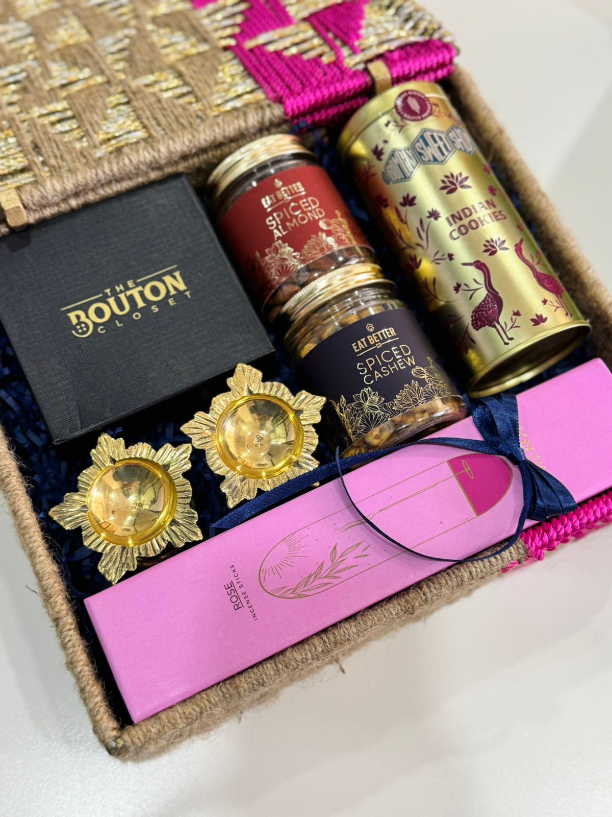 Gift in a snap with button covers