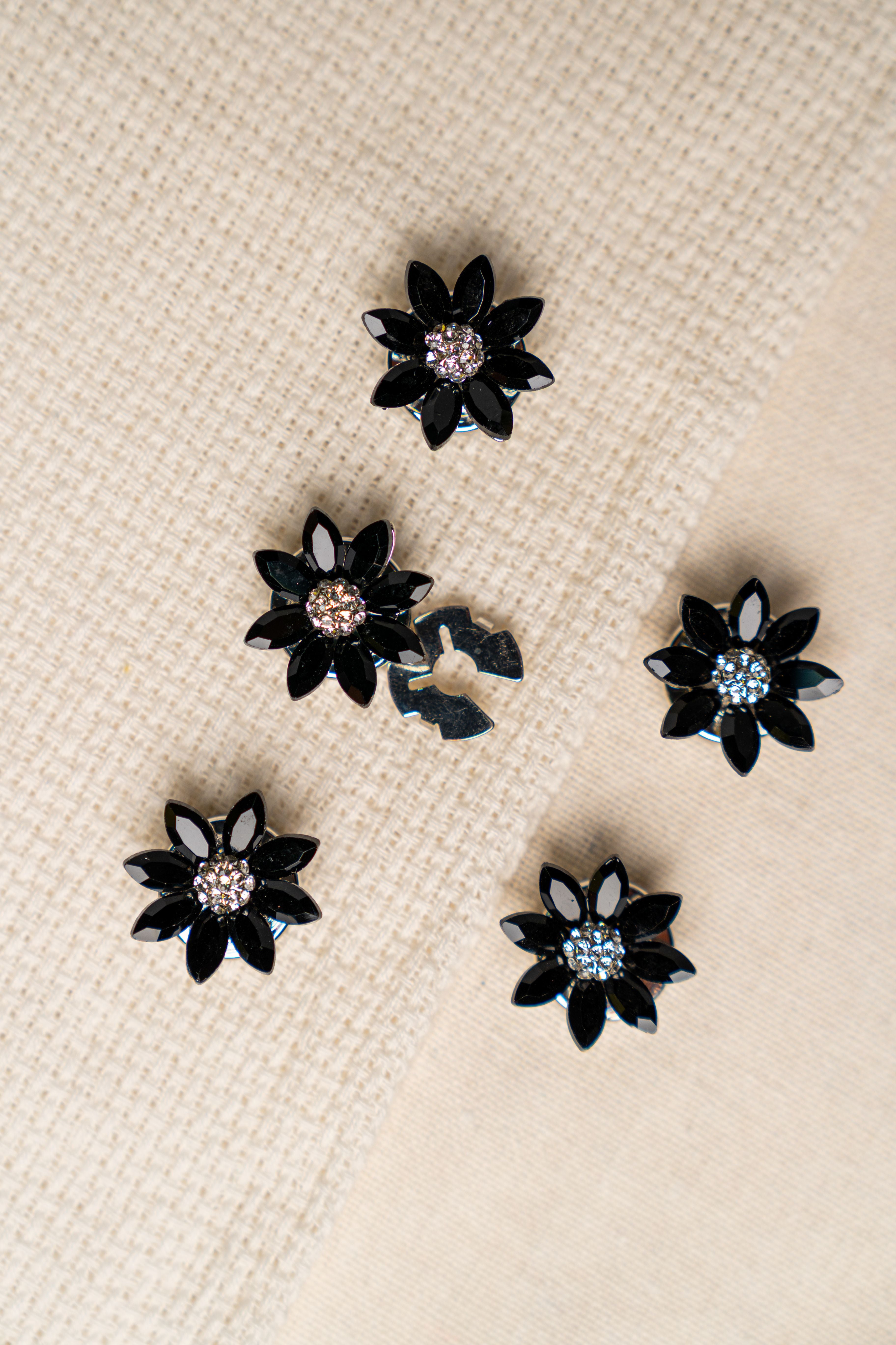 Daisy- Pastel Daisy Motif for Cheerful Touch