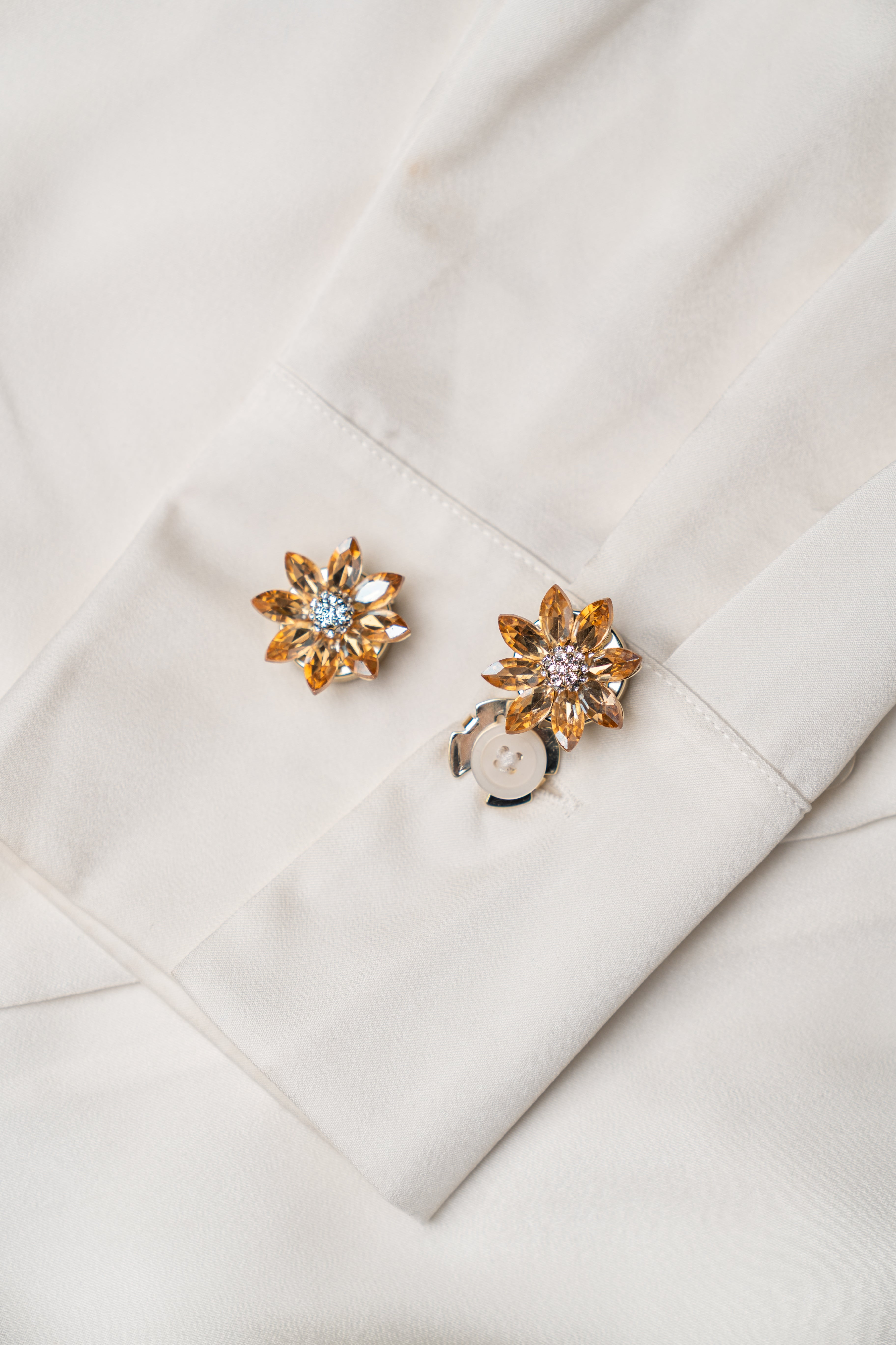 Daisy- Pastel Daisy Motif for Cheerful Touch