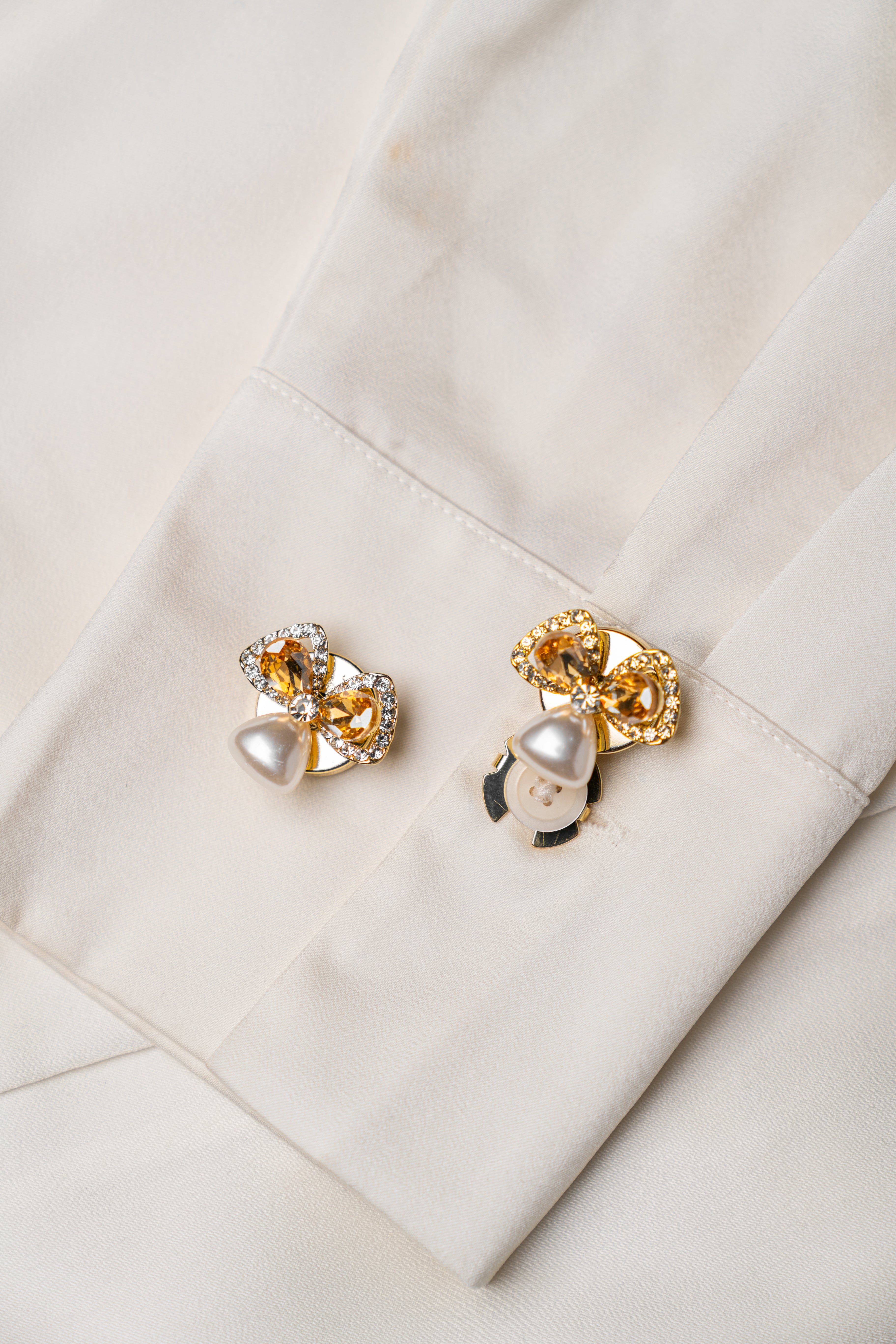 Royale Pearl – Button Covers for a Regal, Timeless Look