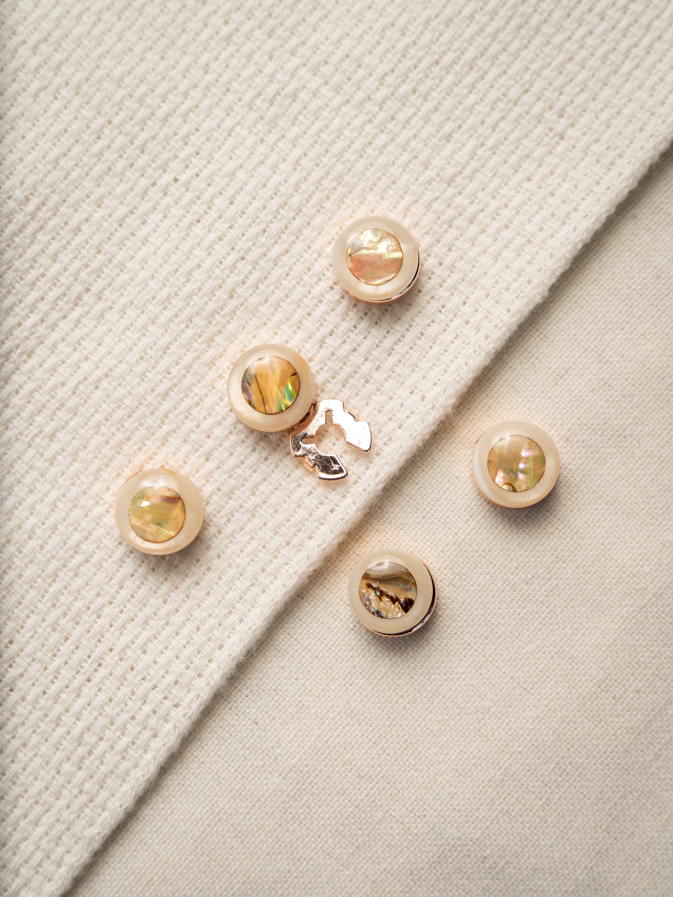 Oyster– Button Covers for an Understated Luxury Look