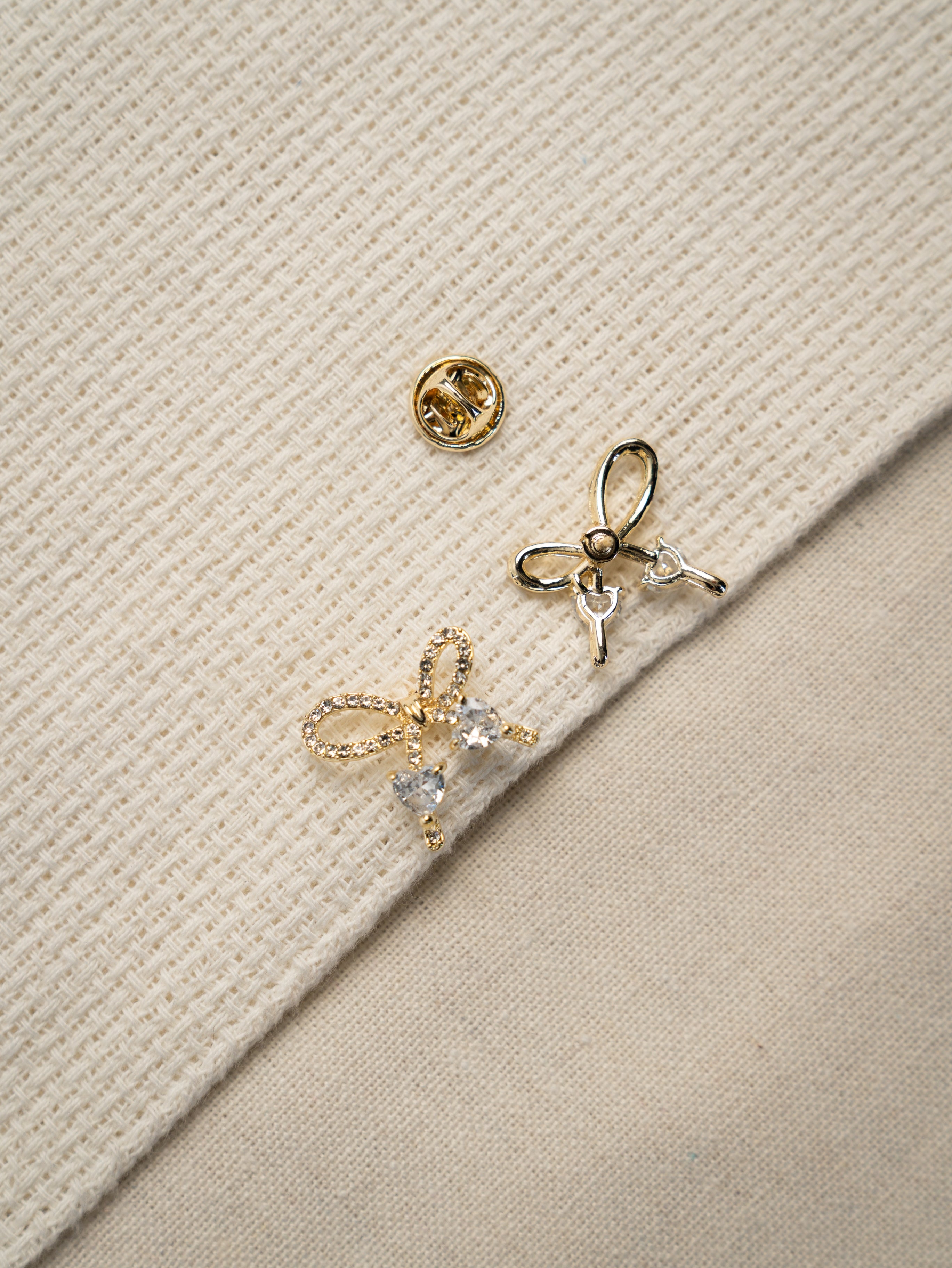 Knot–Lapel Pins for a Chic, Connected Look