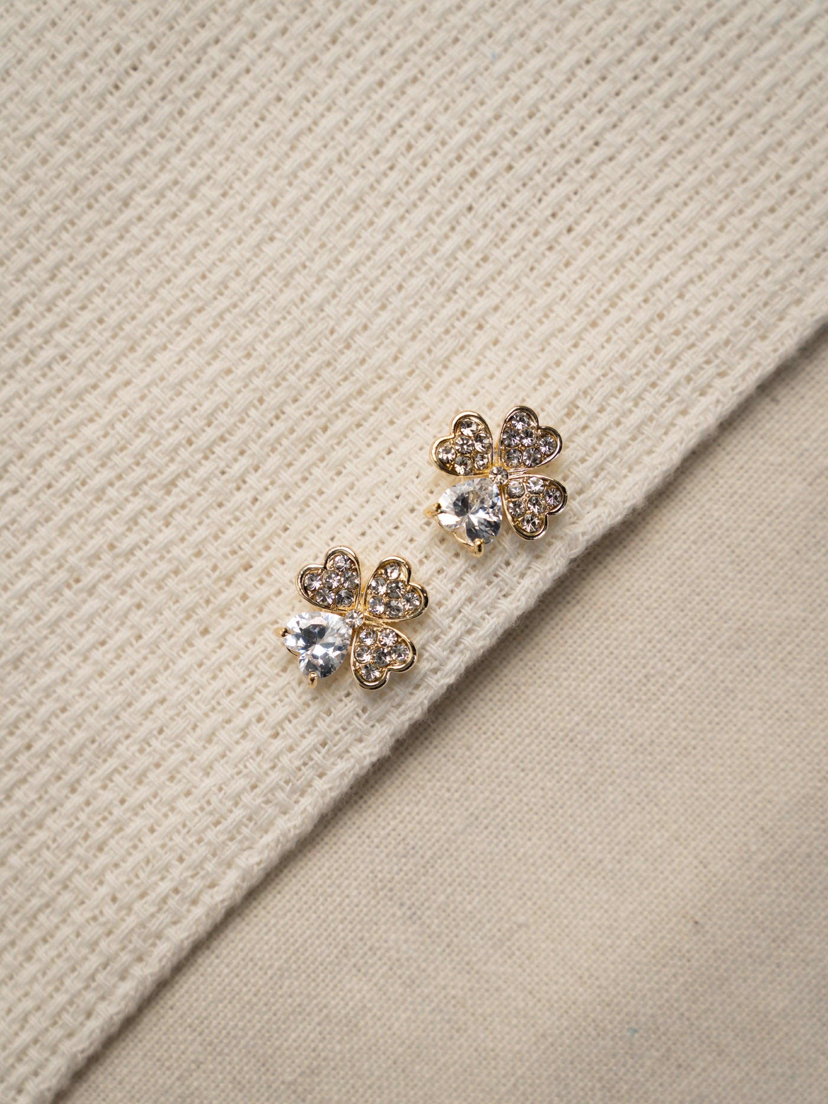 Nova- – Lapel Pins for a Modern, Radiant Look