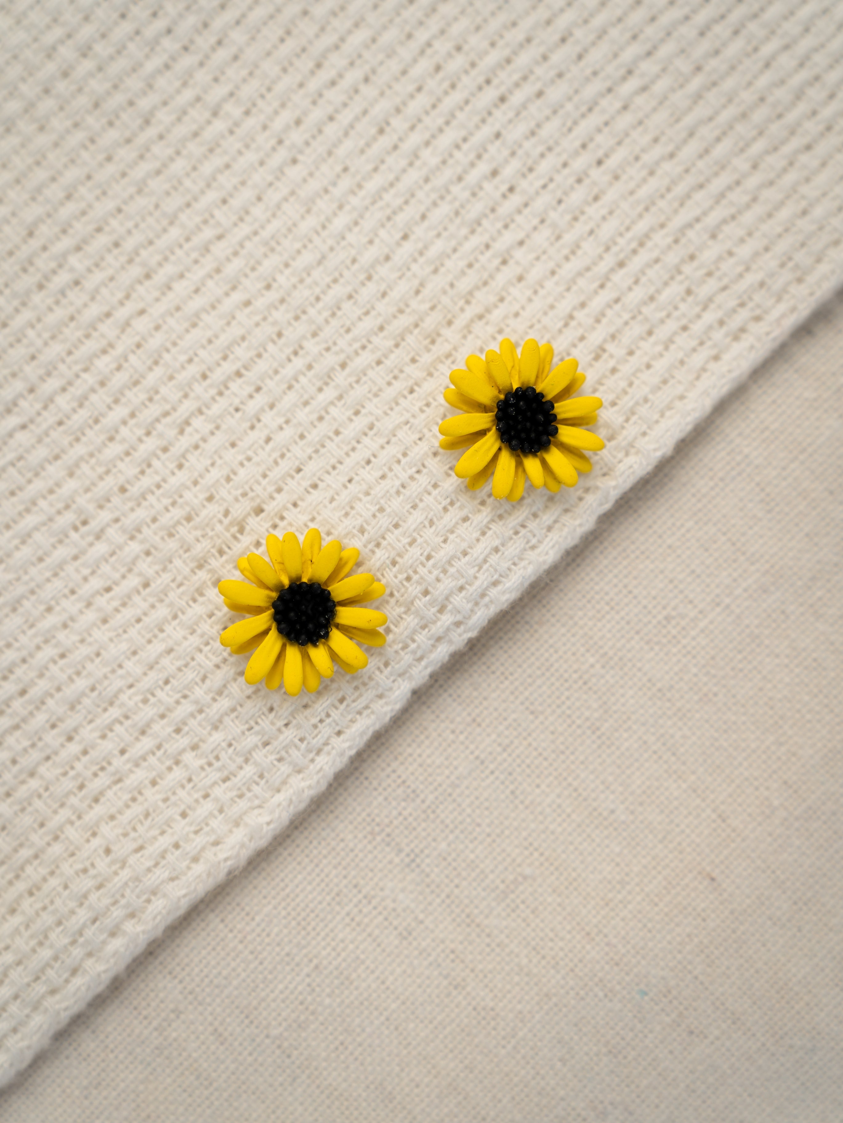 Helian- Lapel Pins for a Sun-Kissed, Floral Look