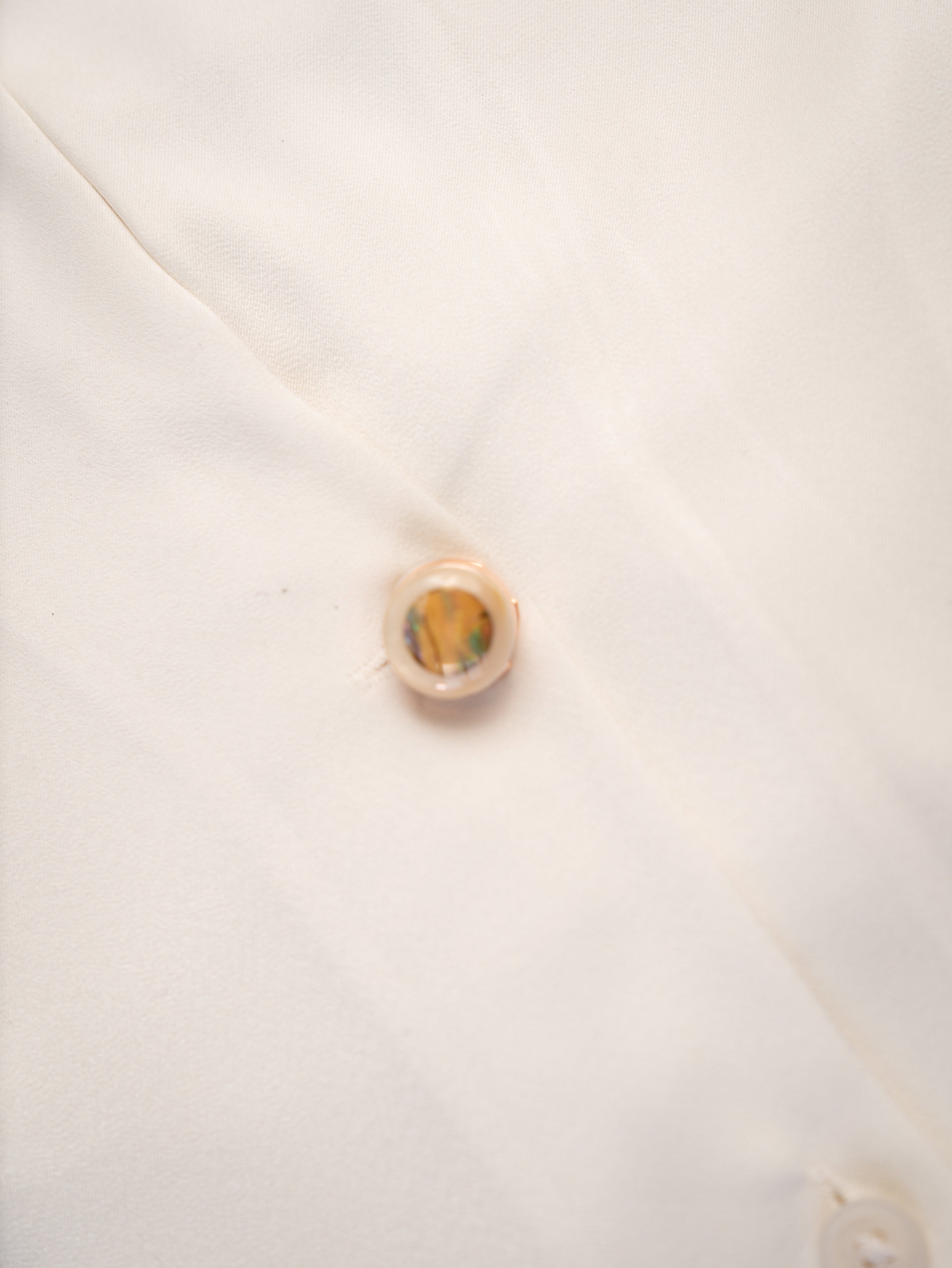 Oyster– Button Covers for an Understated Luxury Look