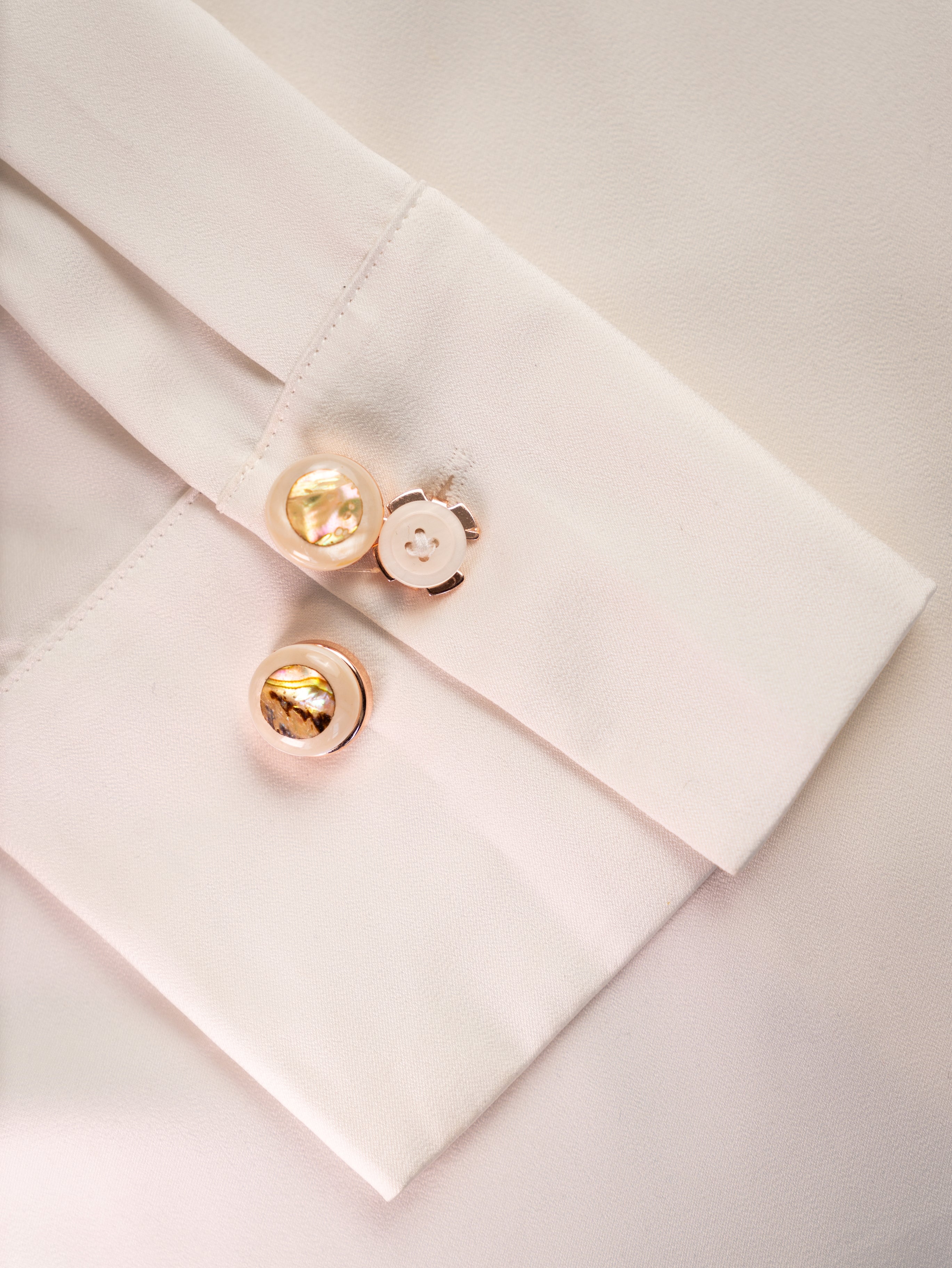 Oyster– Button Covers for an Understated Luxury Look