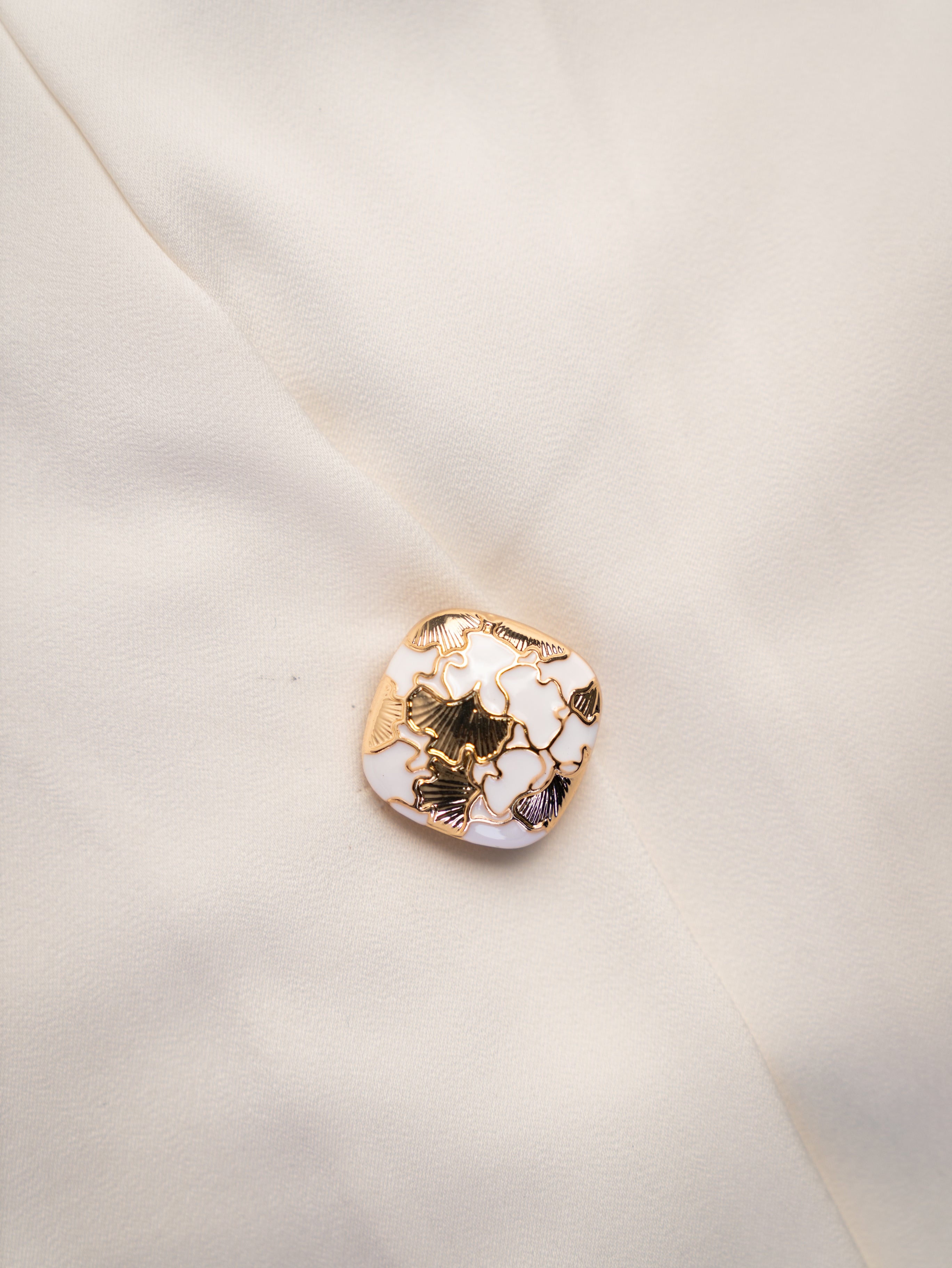 Kairo– Button Covers for a Bold, Timeless Look
