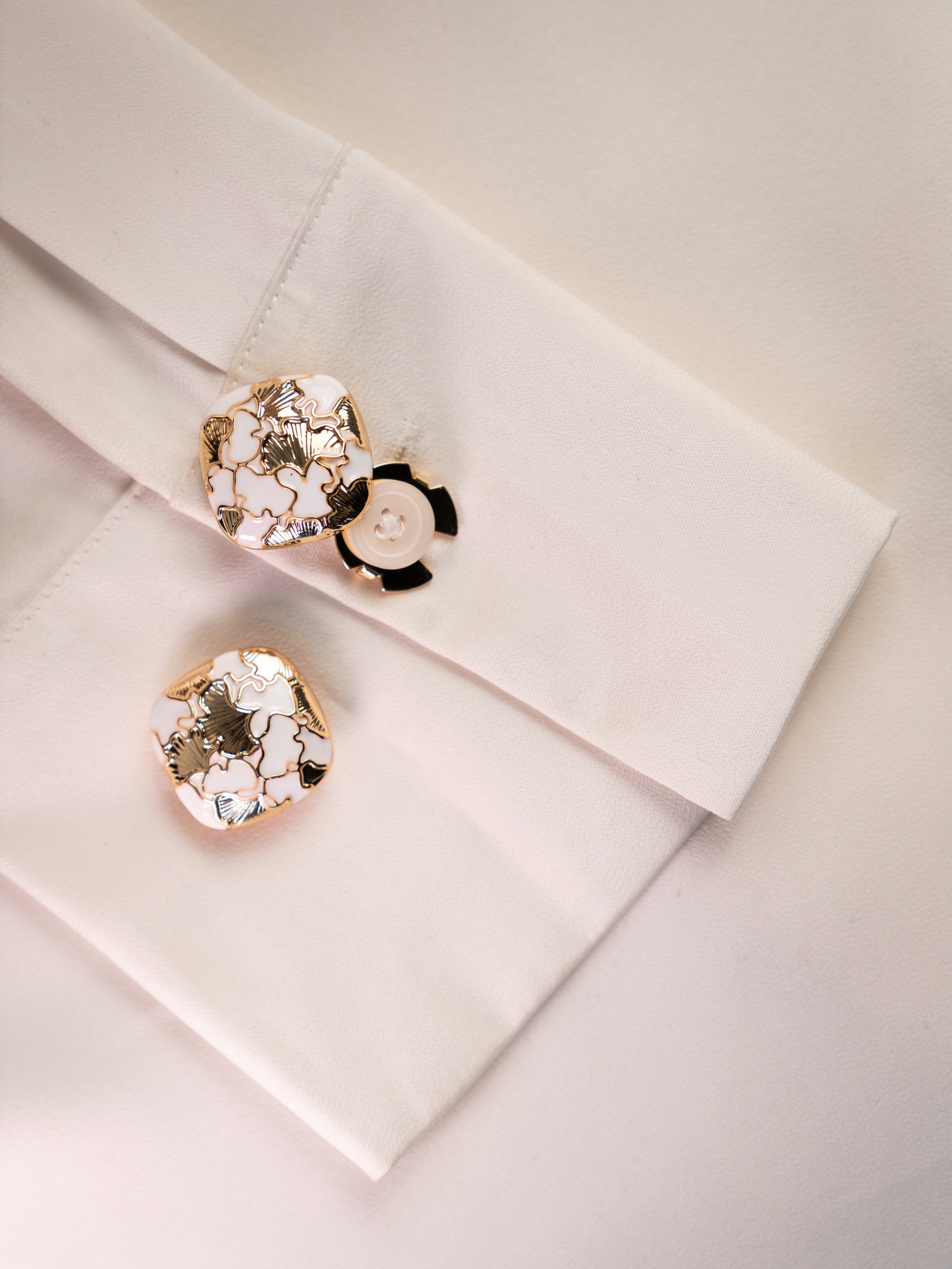 Kairo– Button Covers for a Bold, Timeless Look