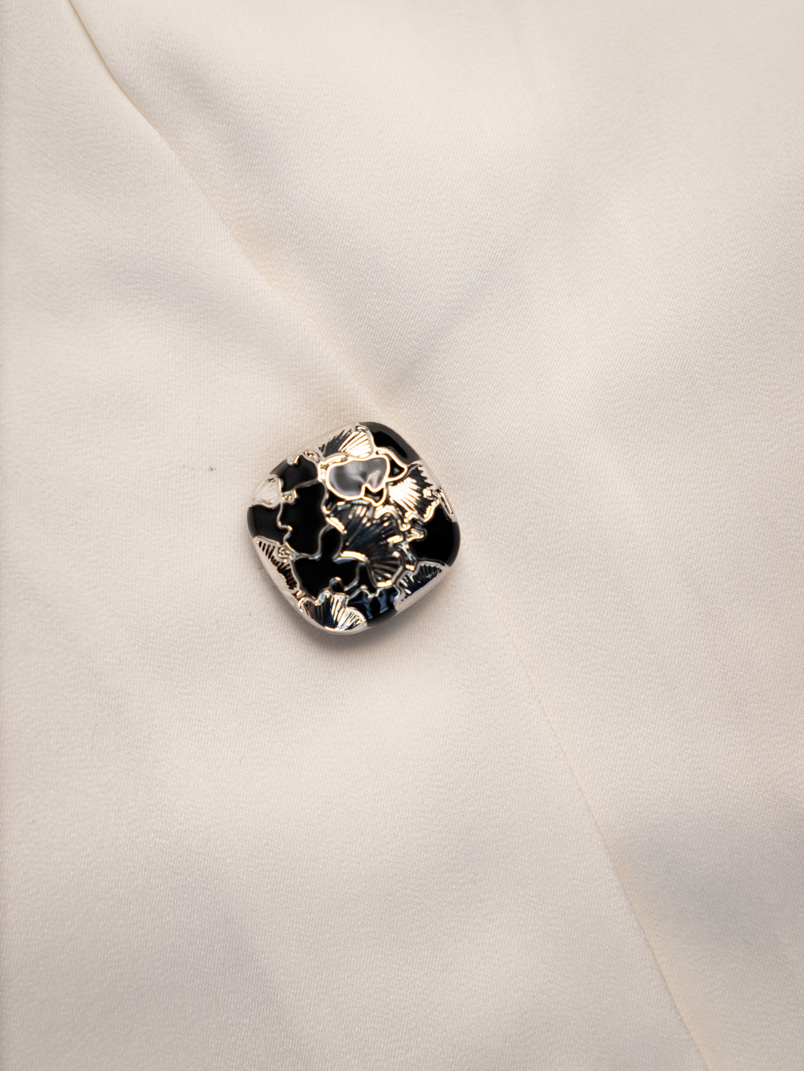 Kairo– Button Covers for a Bold, Timeless Look