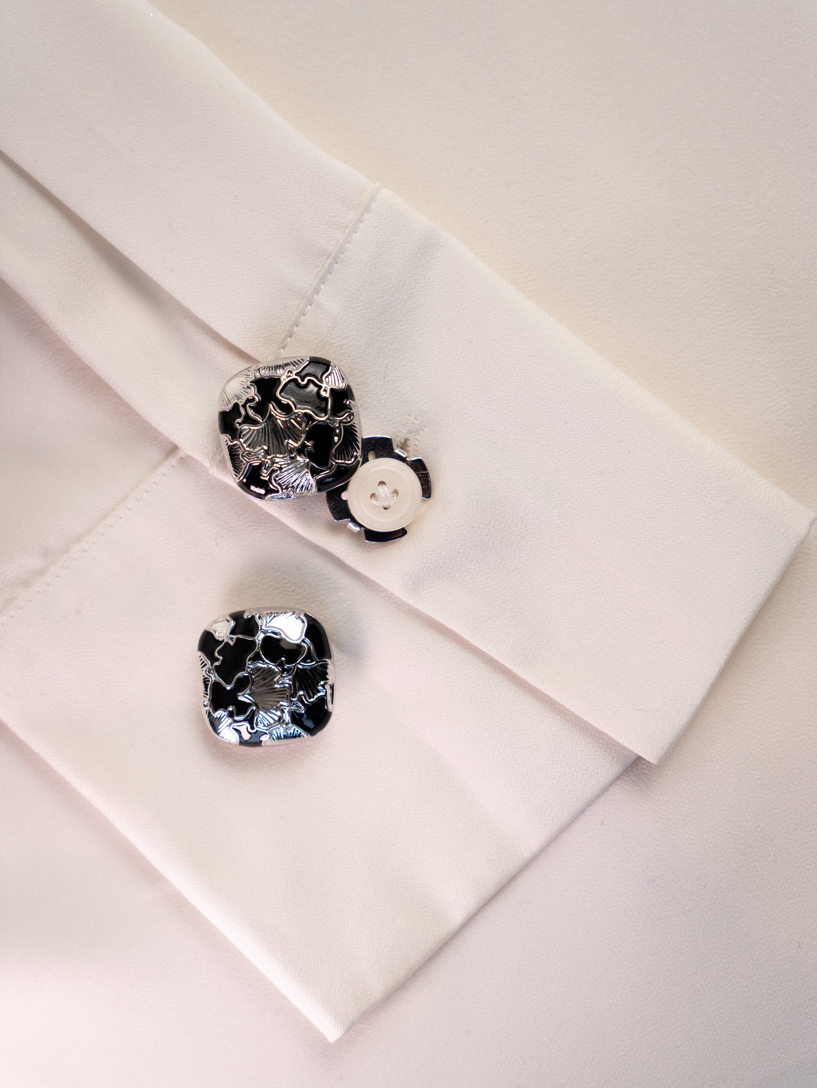 Kairo– Button Covers for a Bold, Timeless Look