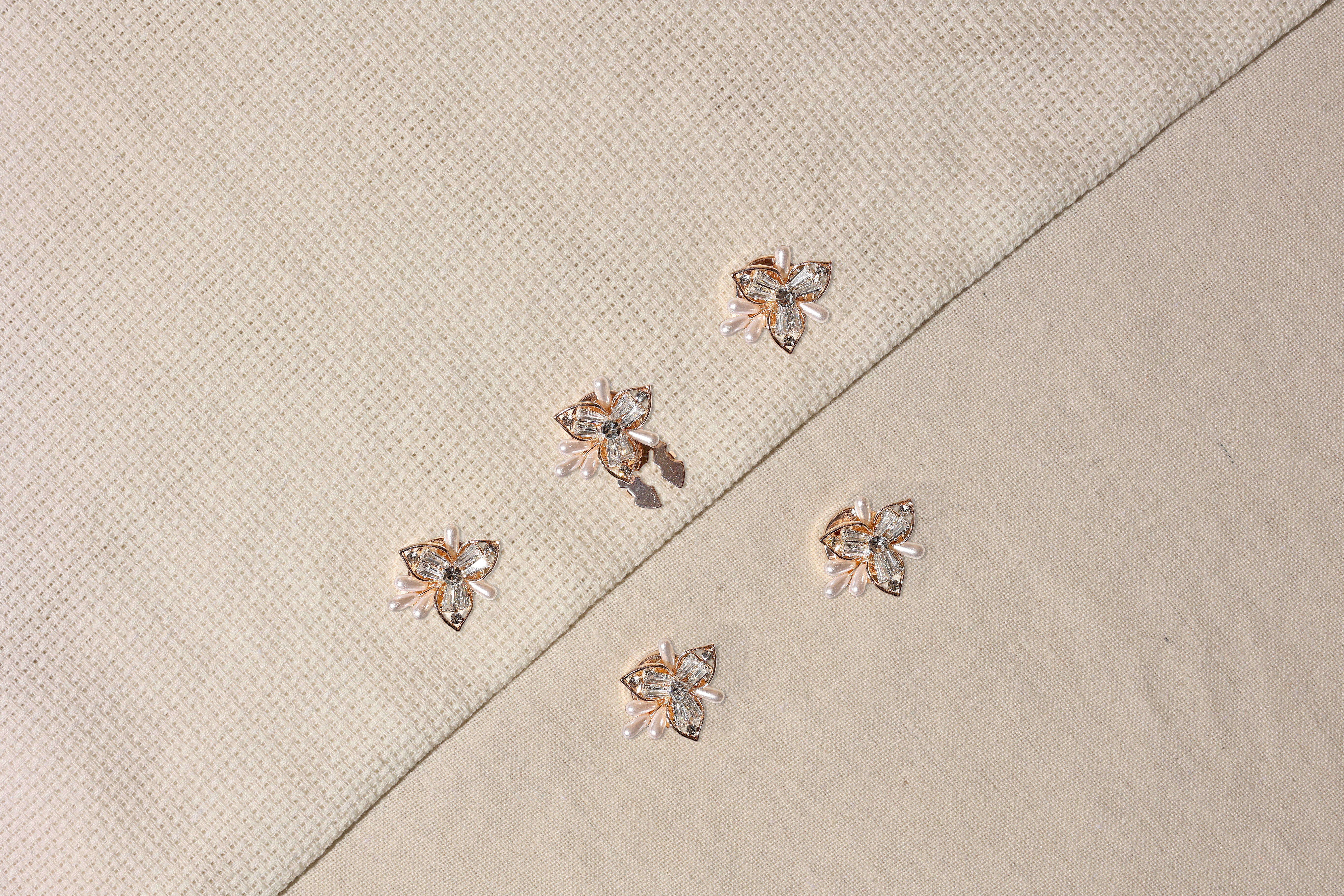 Imperial Pearl- Royal Pearl Flower Motif for a Grand Finish