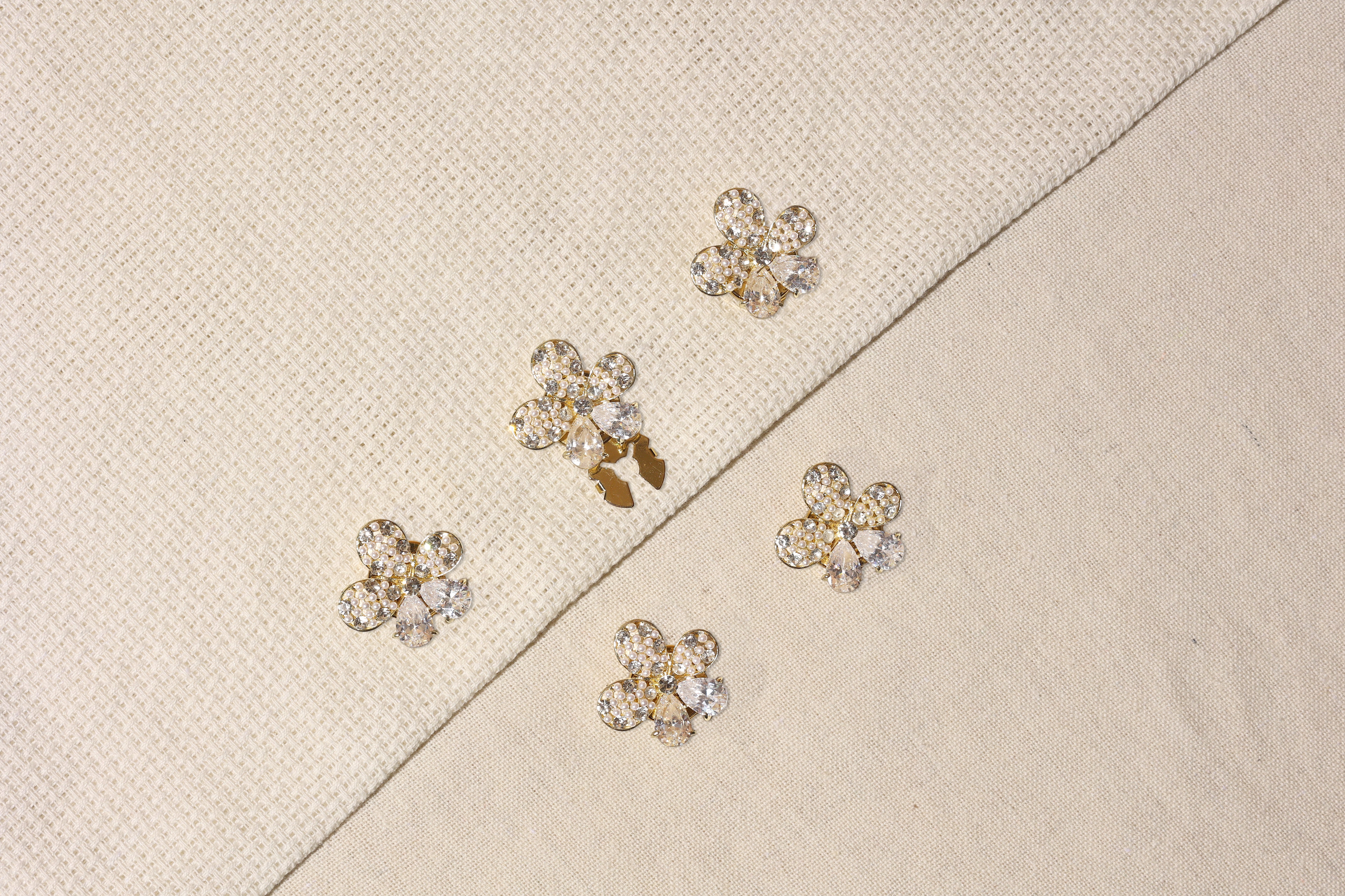 Crystal Cove – Floral Button Covers for Elegant Occasion Styling