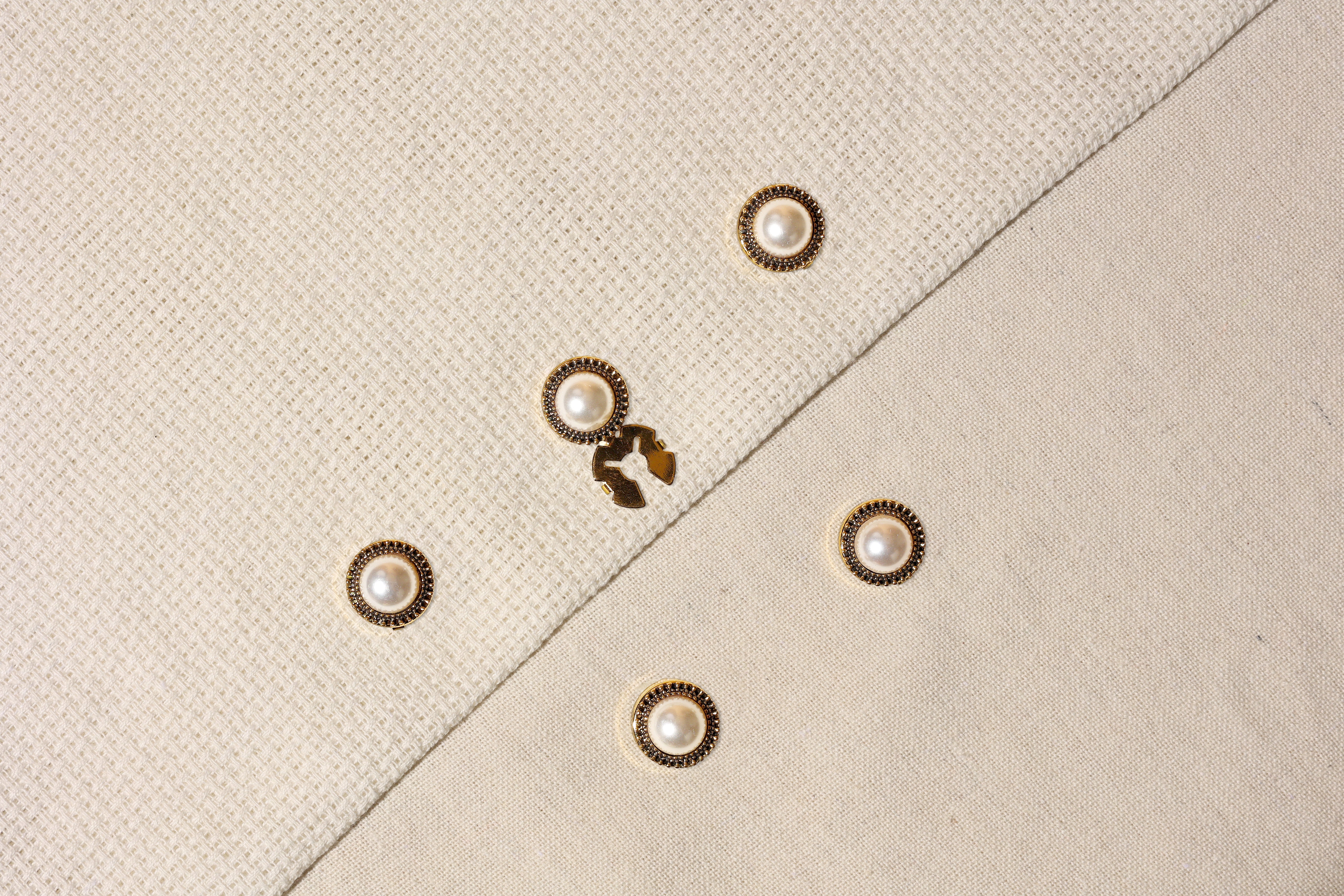 Retro Pearl- Classic Pearl with a Nostalgic Retro Charm