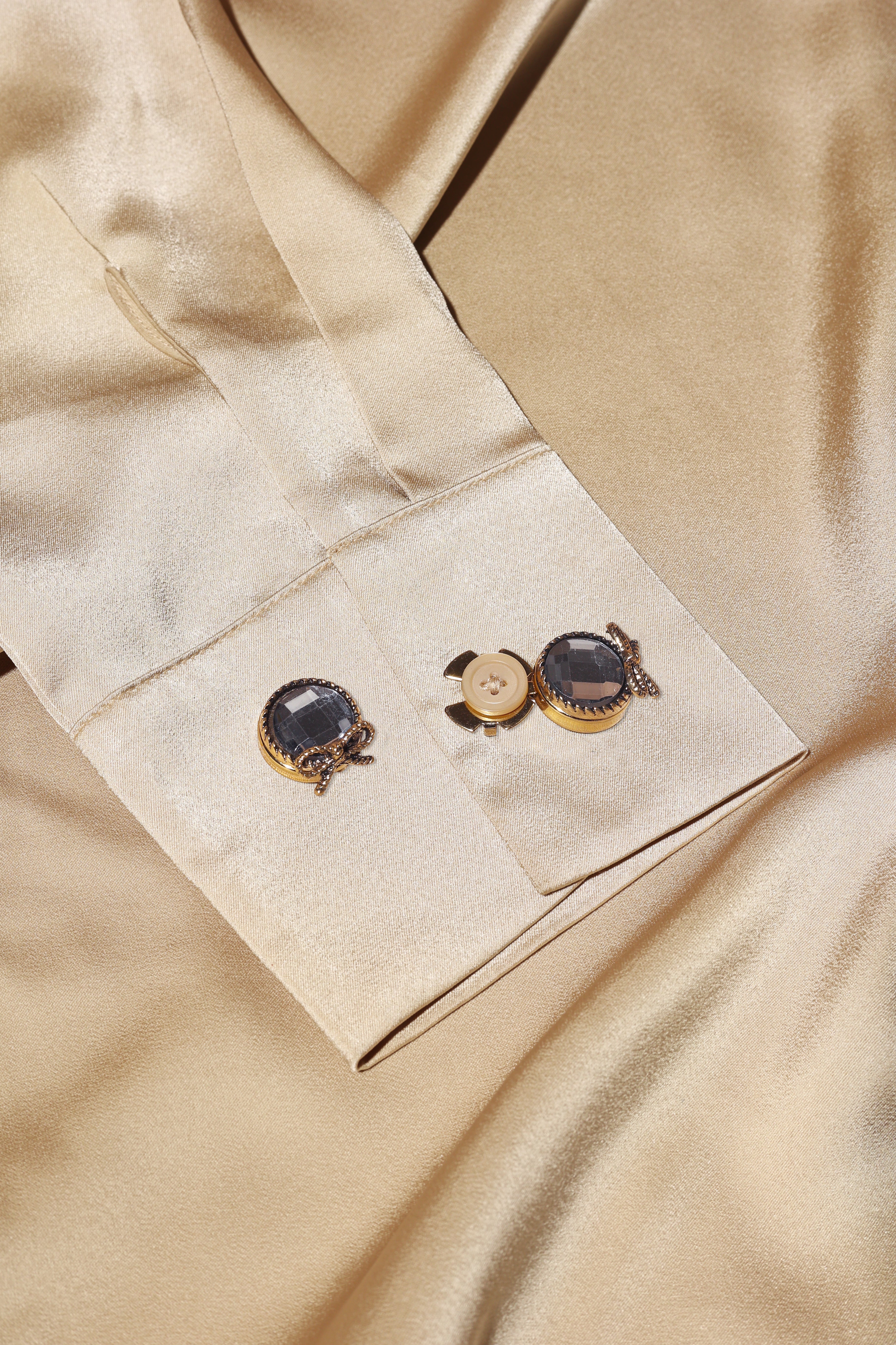 Apple Bow- Apple-bow with a shimmer for a striking touch