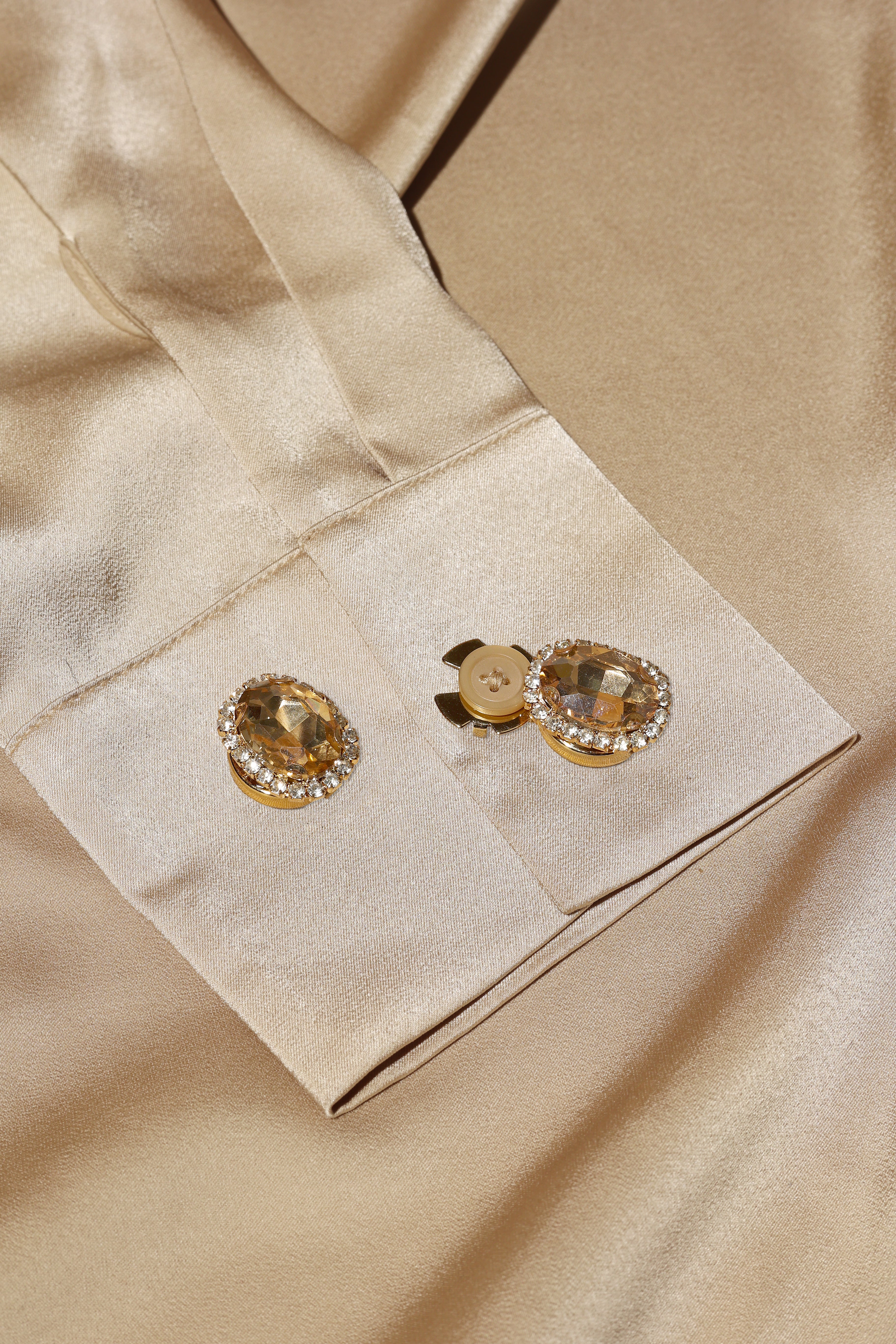 Amber Radiance- Warm amber glow for a radiant look