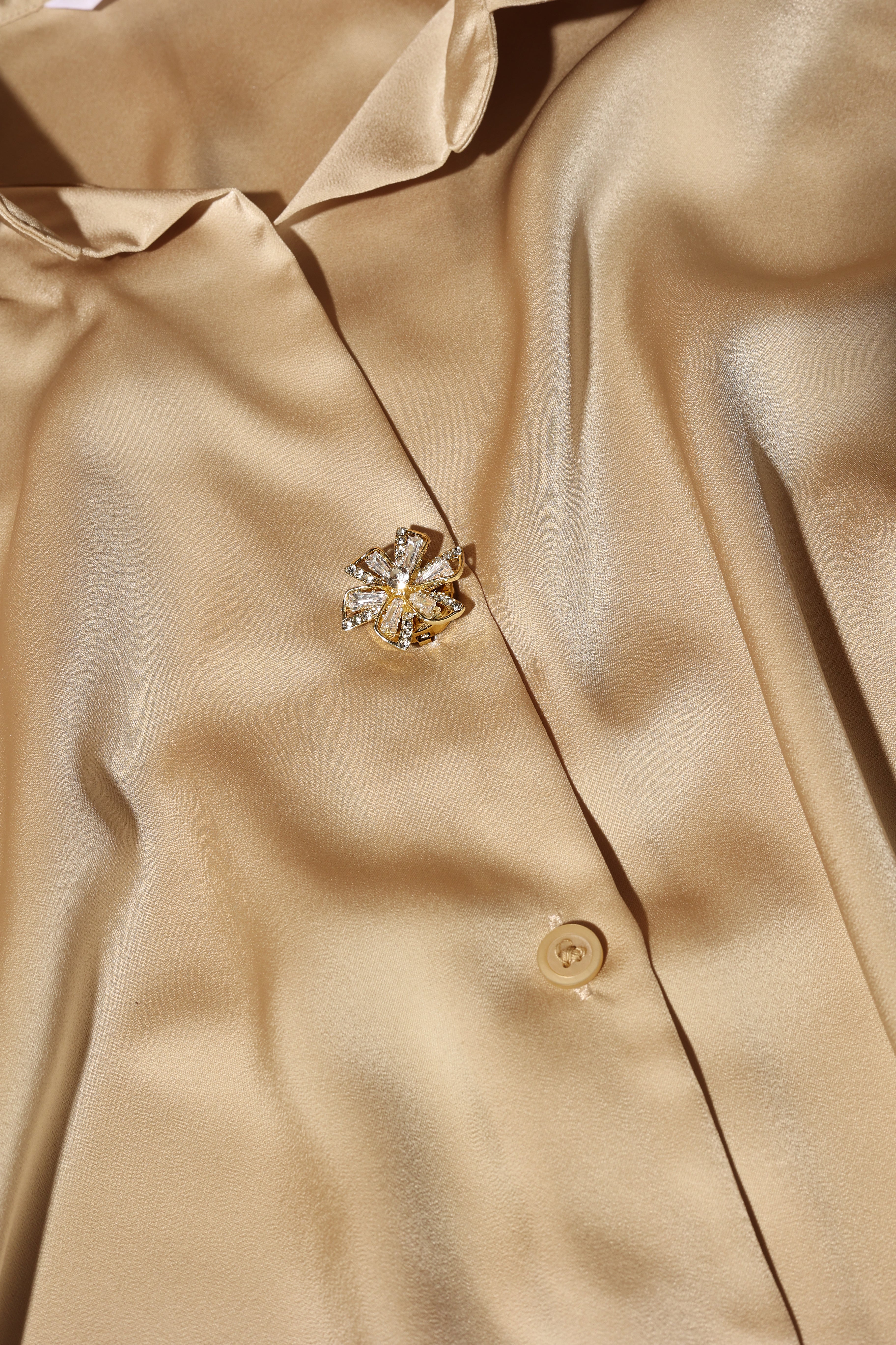 Geo Bloom- Geometric Floral Fusion for a Modern Look