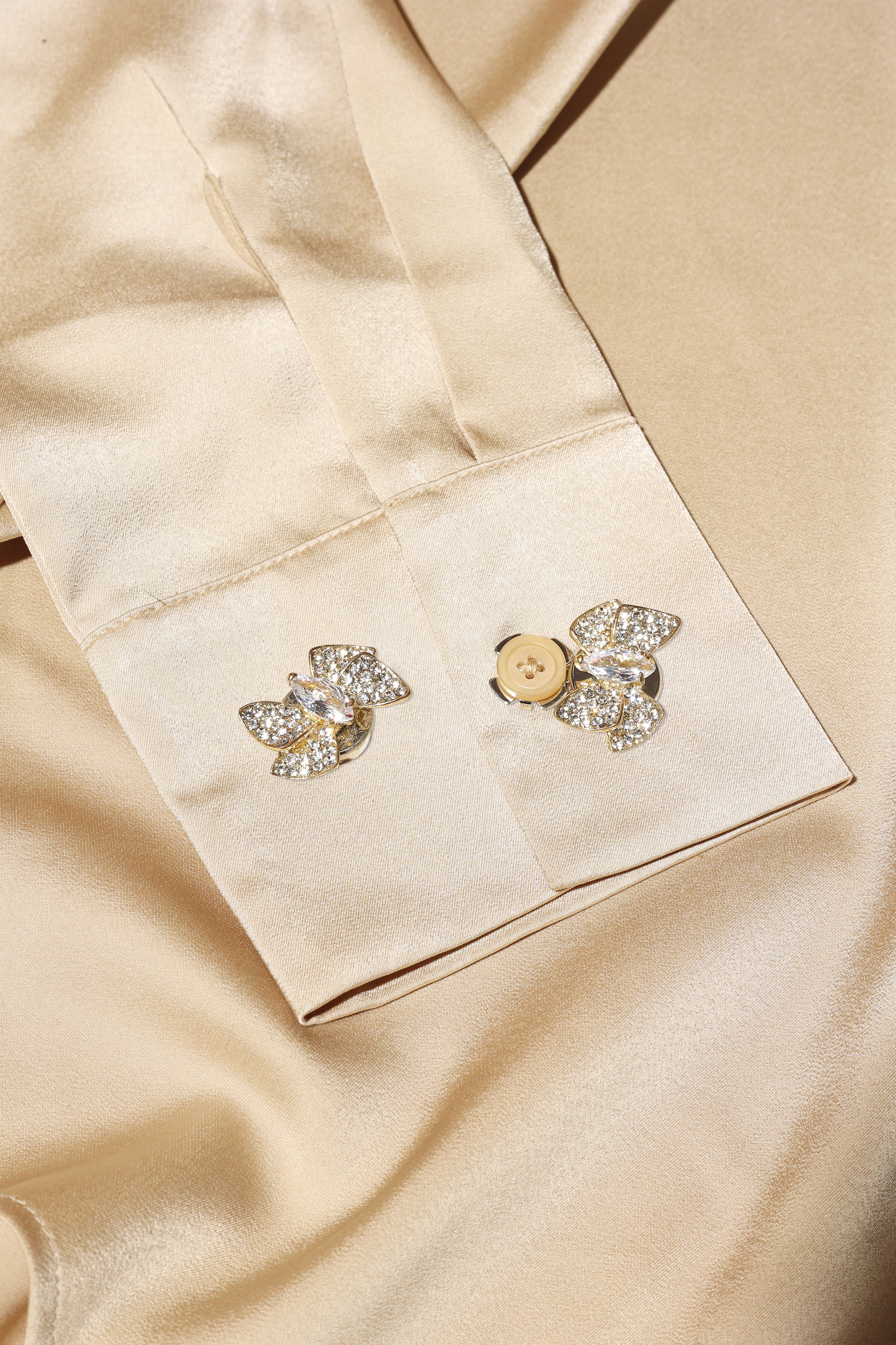 Bow Bling- Sparkling bow for an eye-catching shine