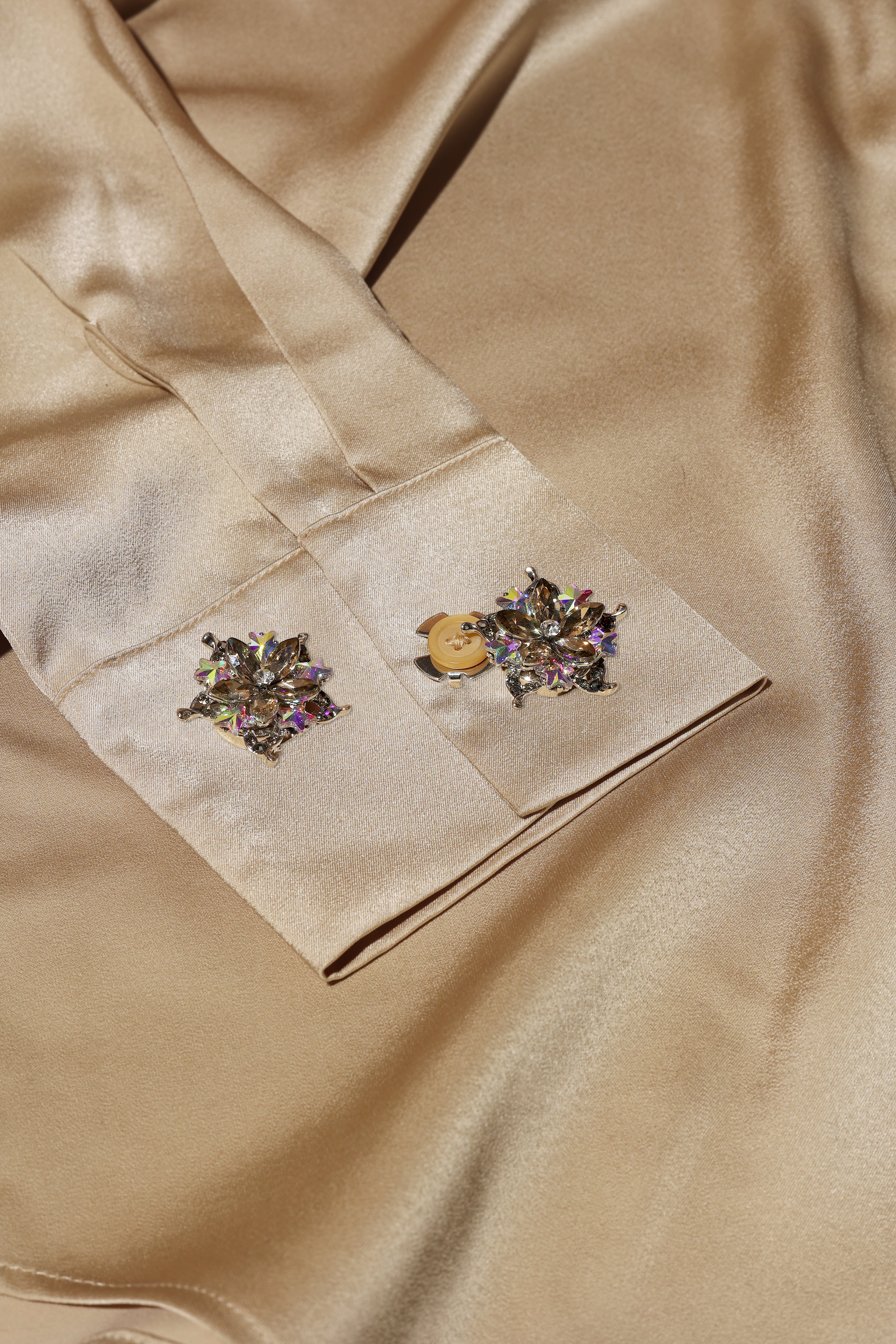 Oasis-Cool Tone Crystal Evoking Refreshing Vibes