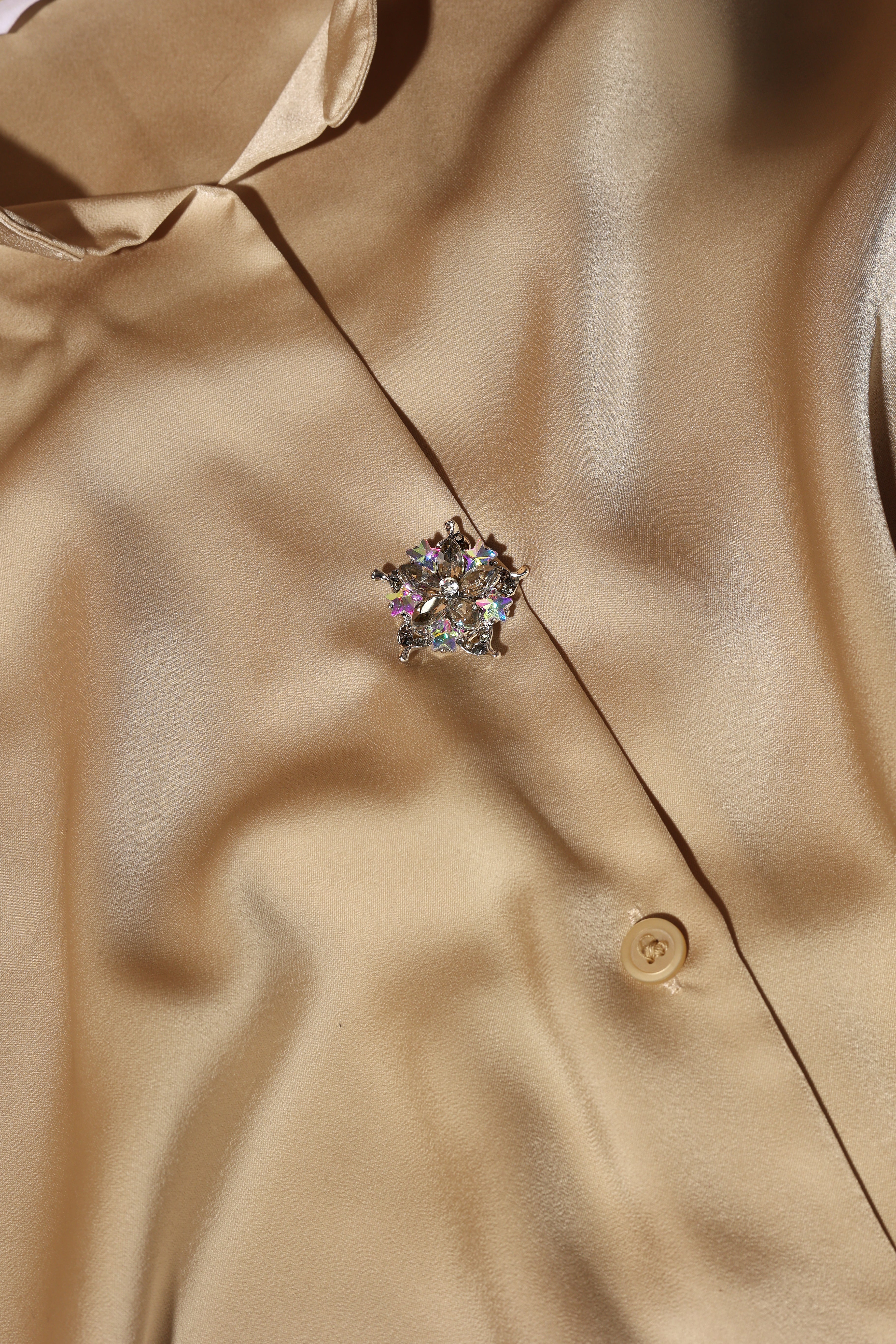 Oasis-Cool Tone Crystal Evoking Refreshing Vibes