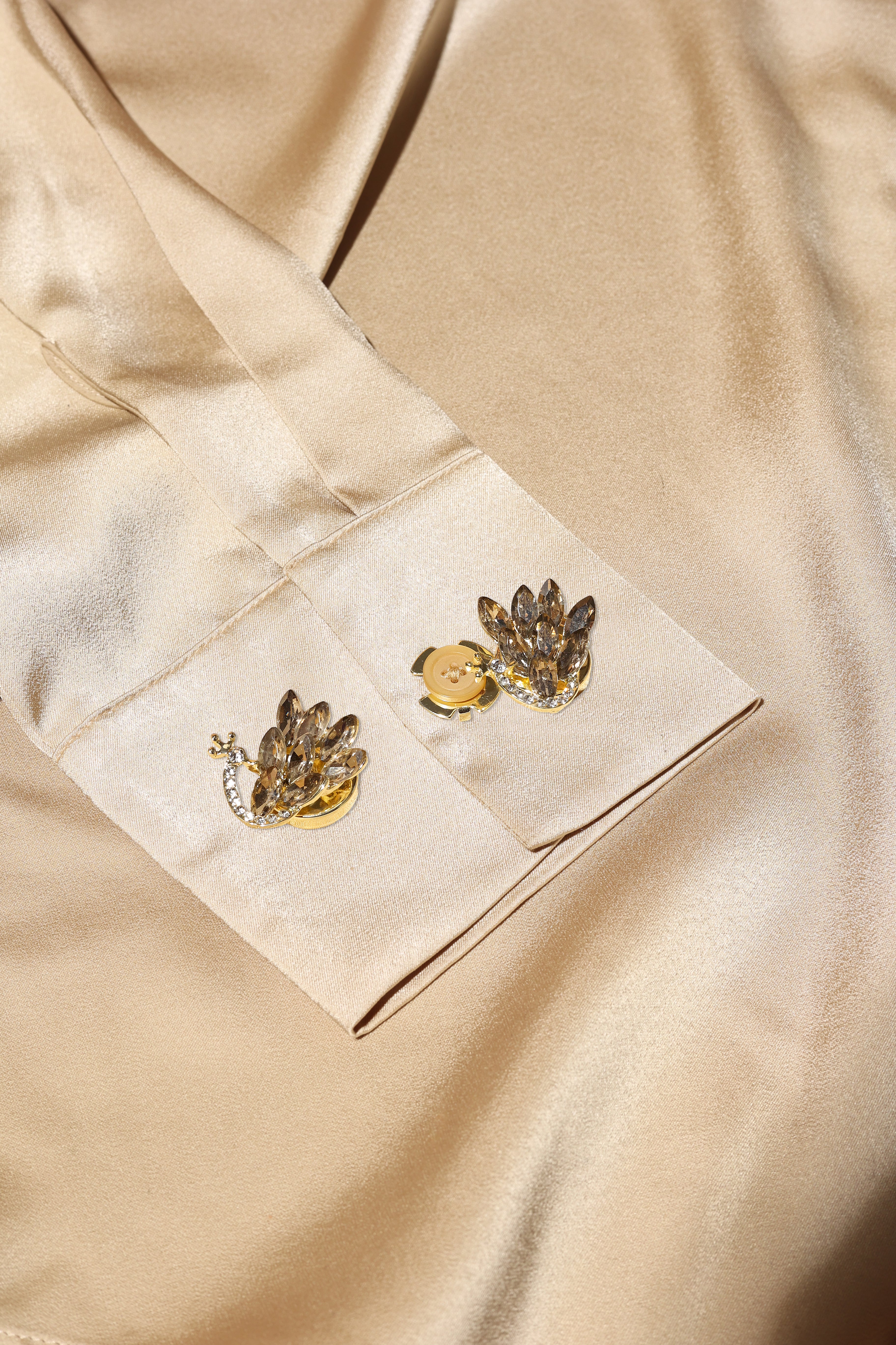 Pavone- Peacock Crest with luxurious color tones