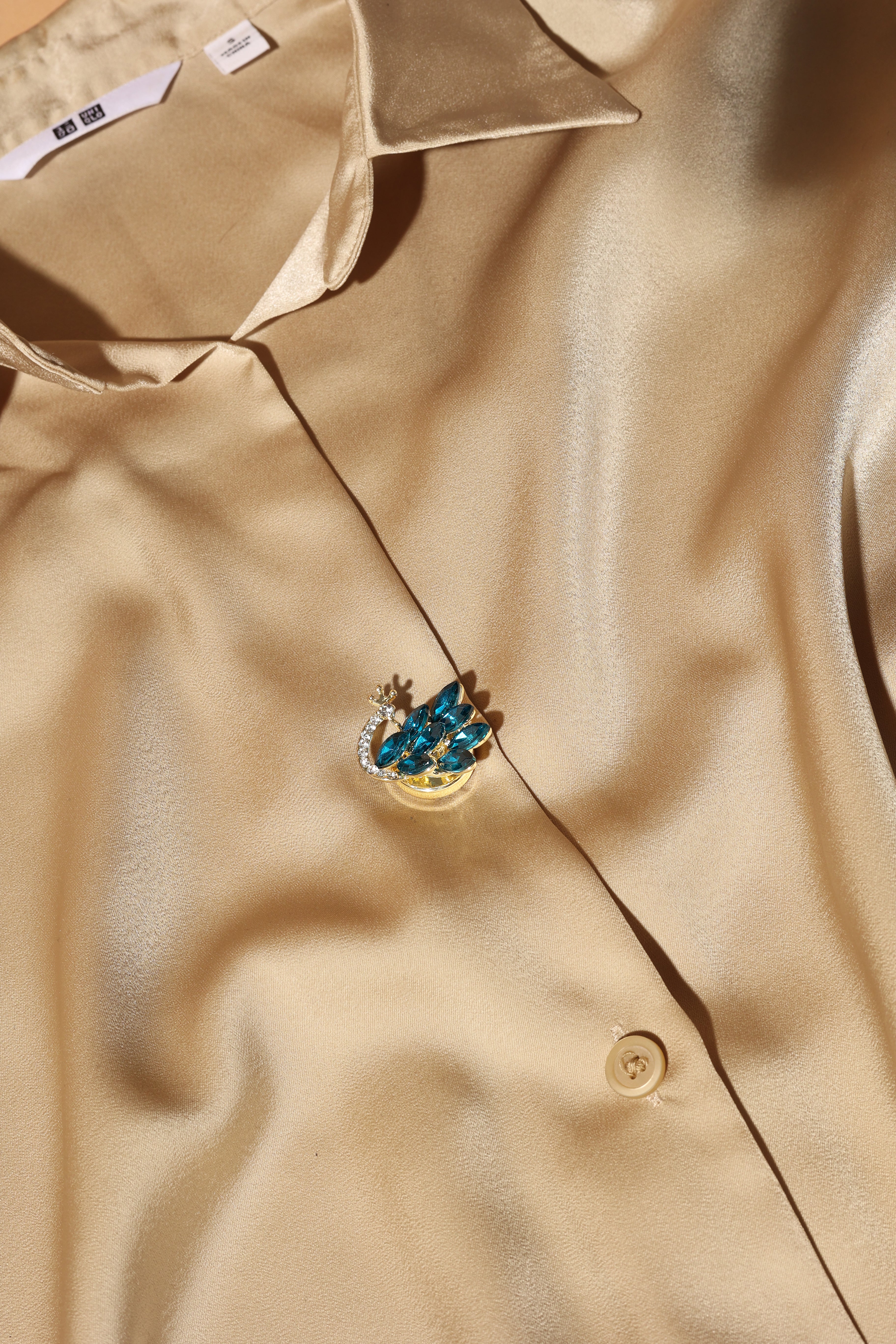 Pavone- Peacock Crest with luxurious color tones