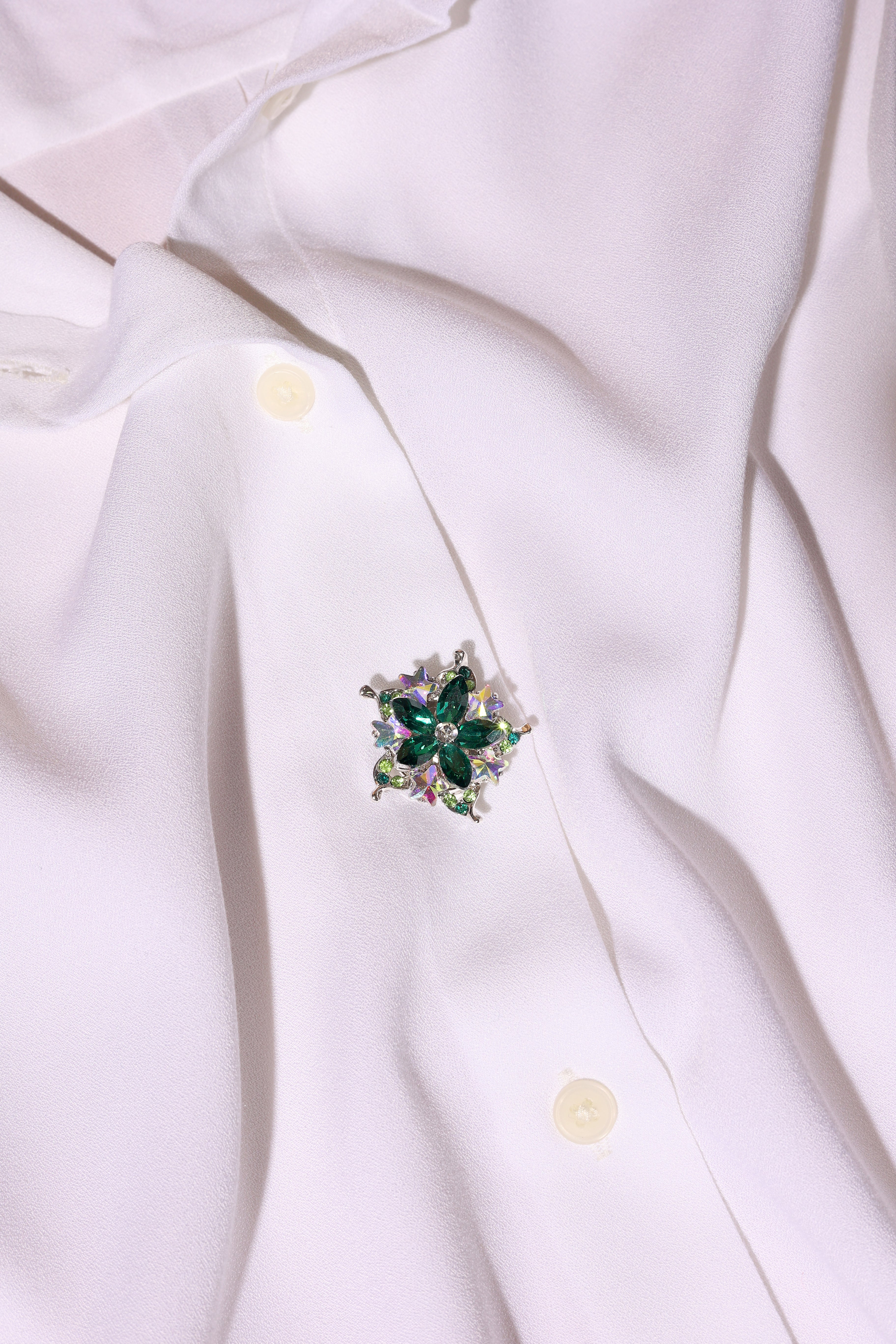 Oasis-Cool Tone Crystal Evoking Refreshing Vibes