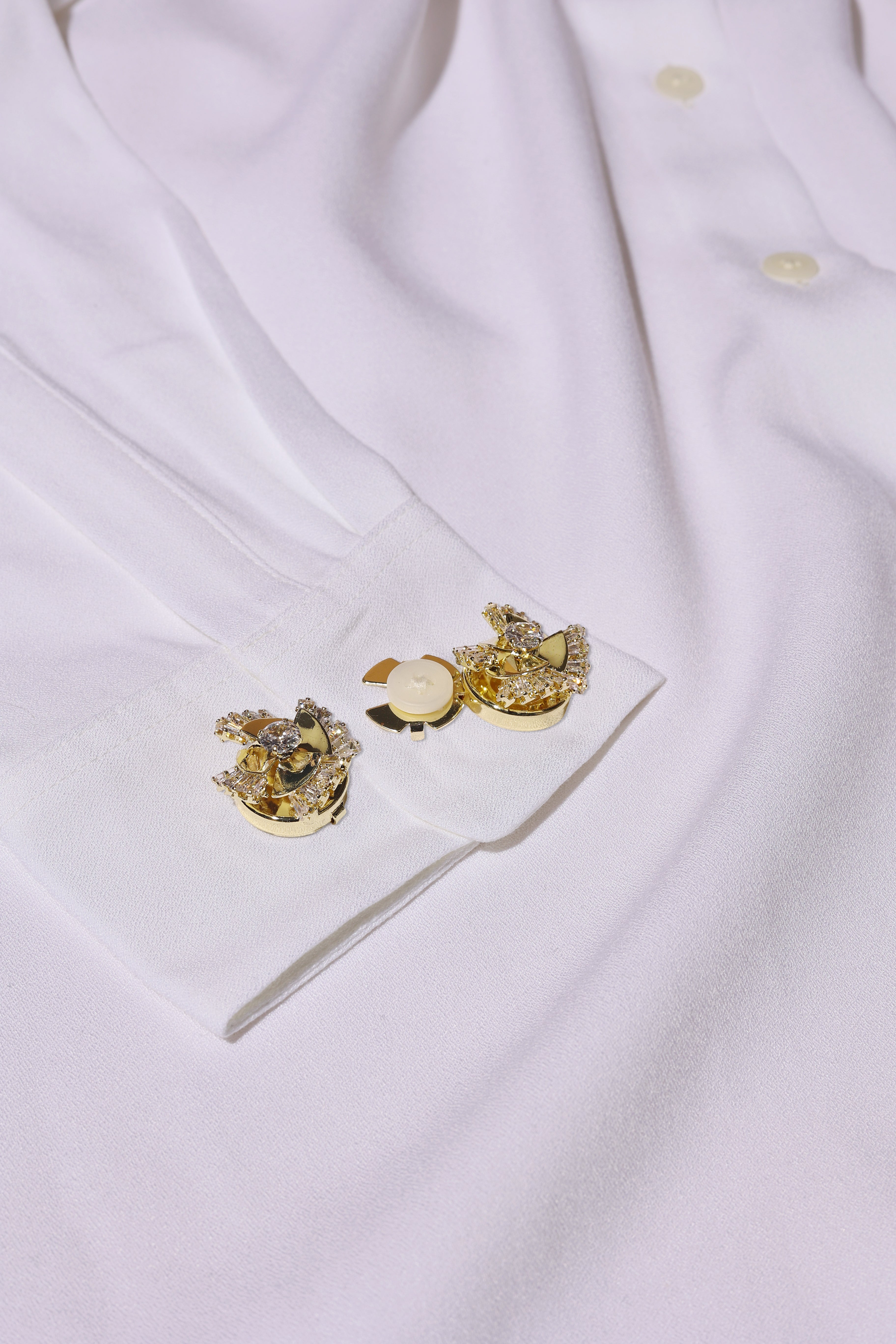 Aurum- Luxe Gold Finish for an Elegant Look