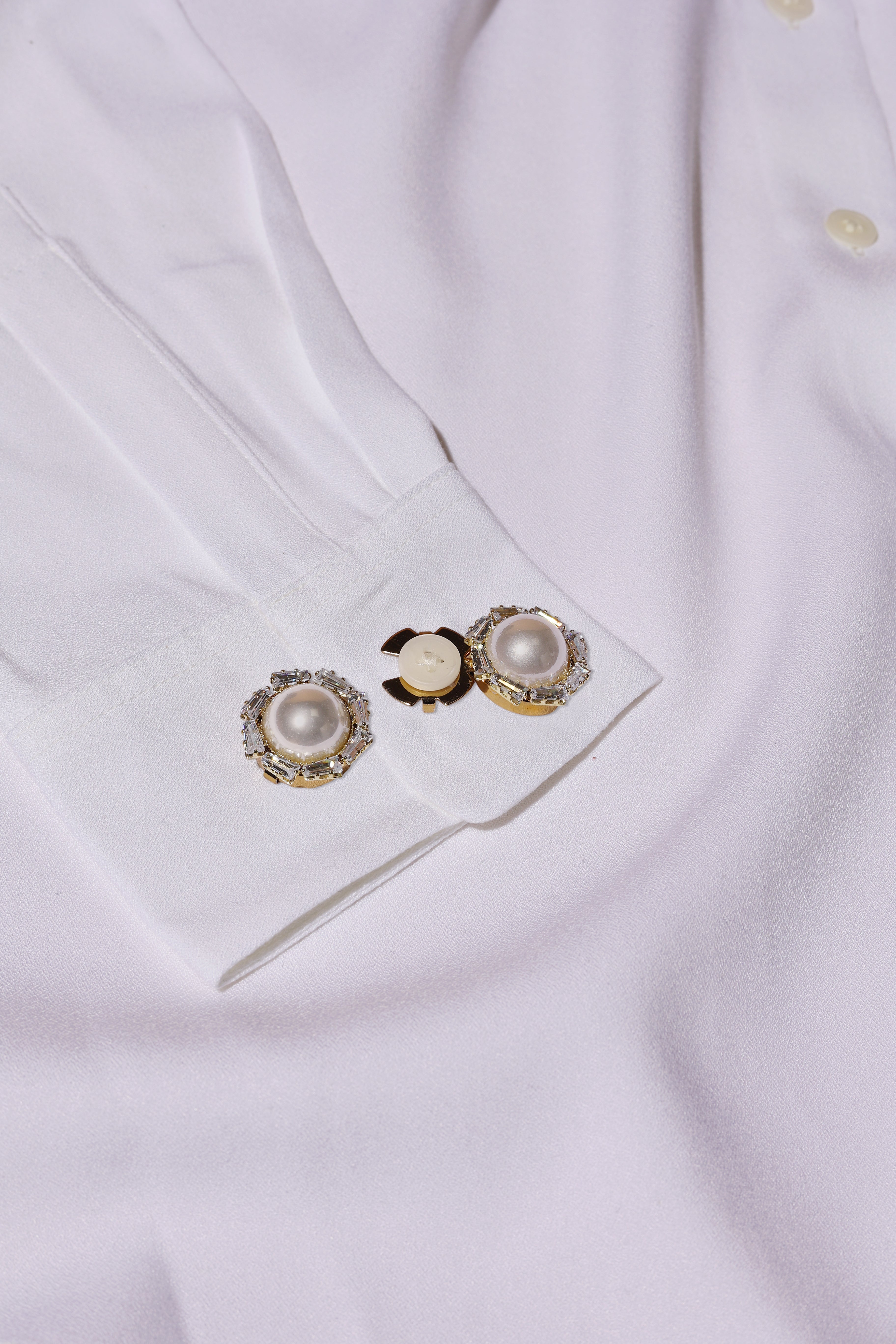 Pearl Radiance- Luxurious Pearlescent to Elevate your Ensemble