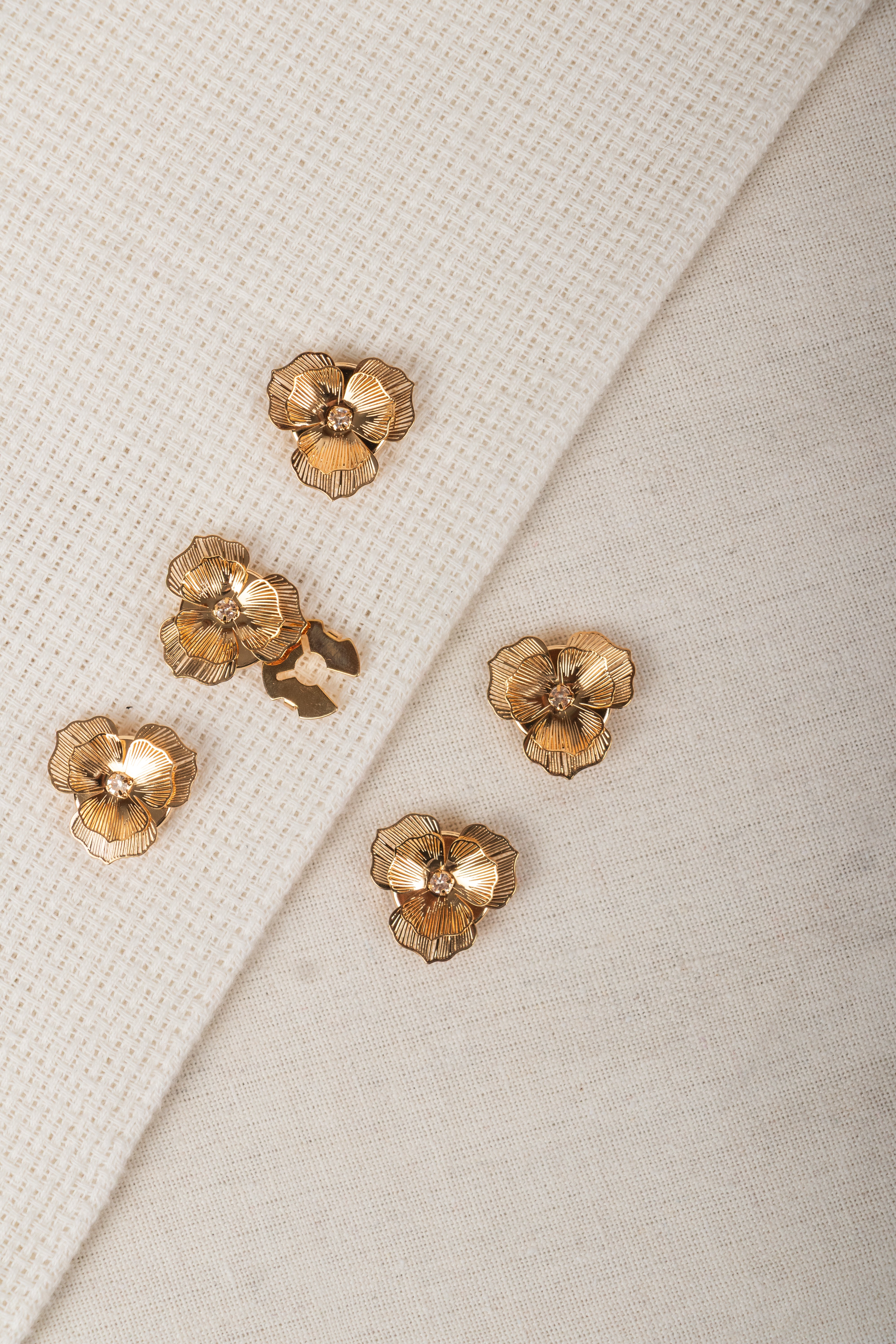 Spiked Bloom – Blending Softness with Bold Spikes