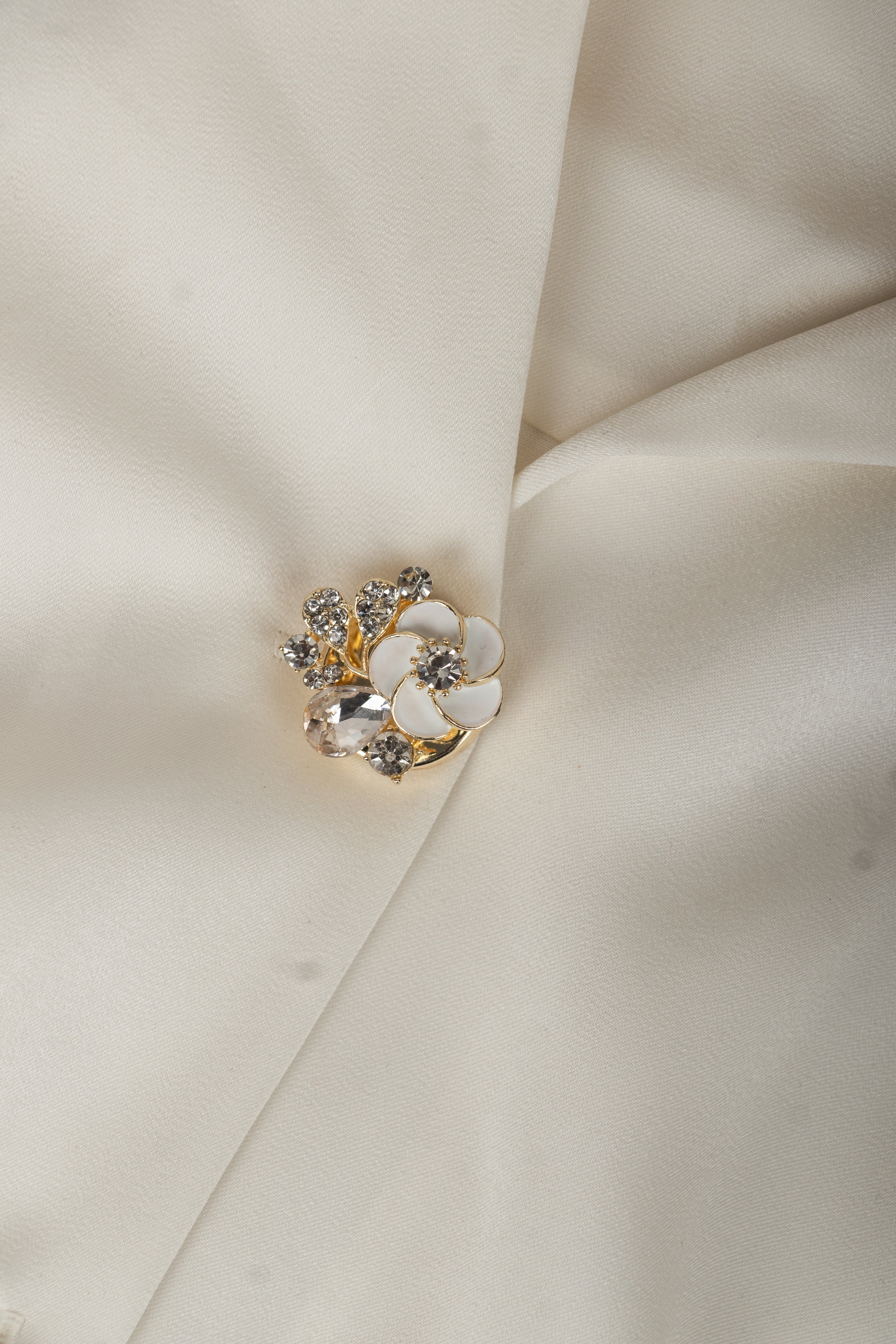 Floral Opal – Elegant Floral Blossom in Opal Finish