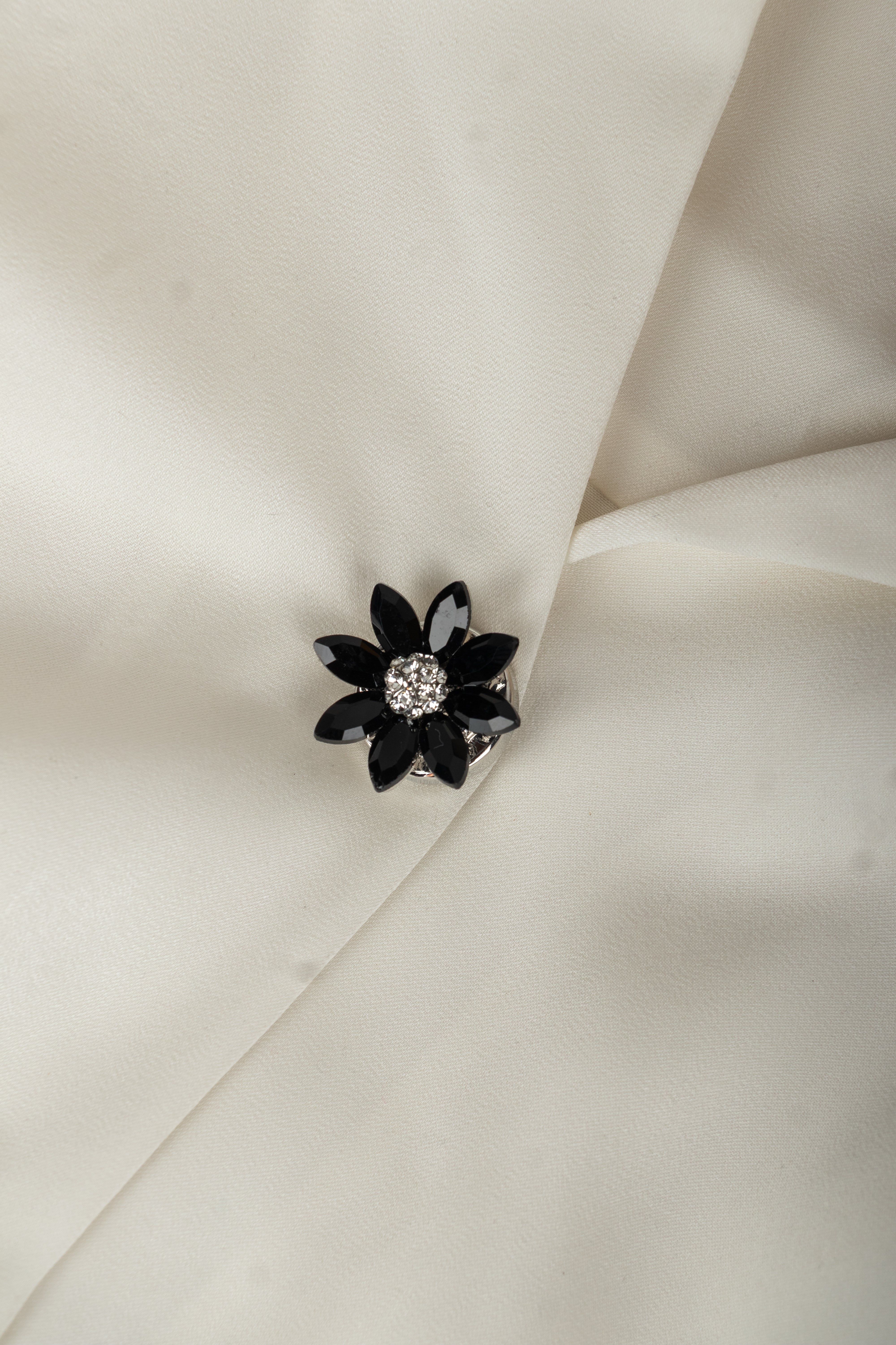 Daisy- Pastel Daisy Motif for Cheerful Touch