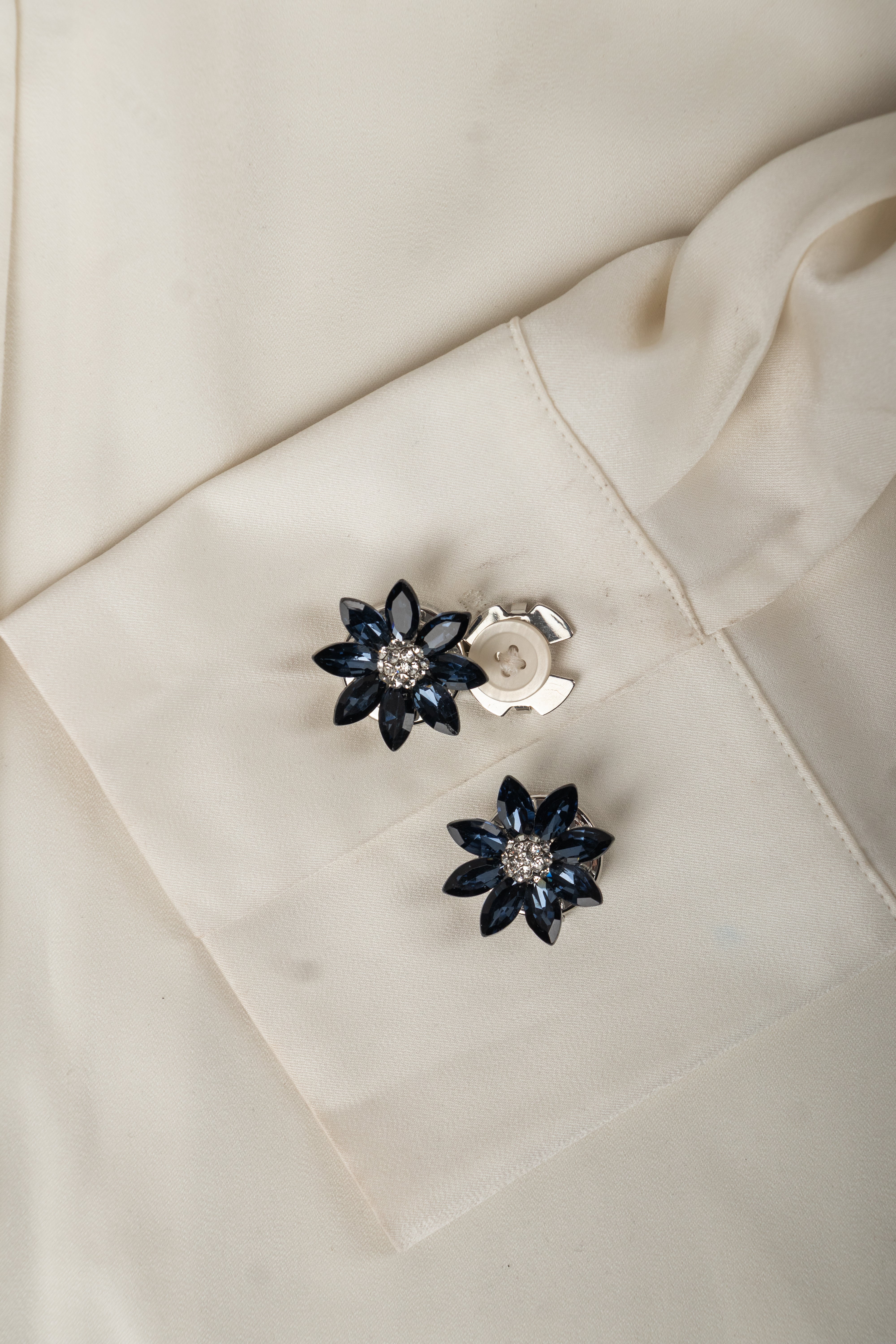 Daisy- Pastel Daisy Motif for Cheerful Touch