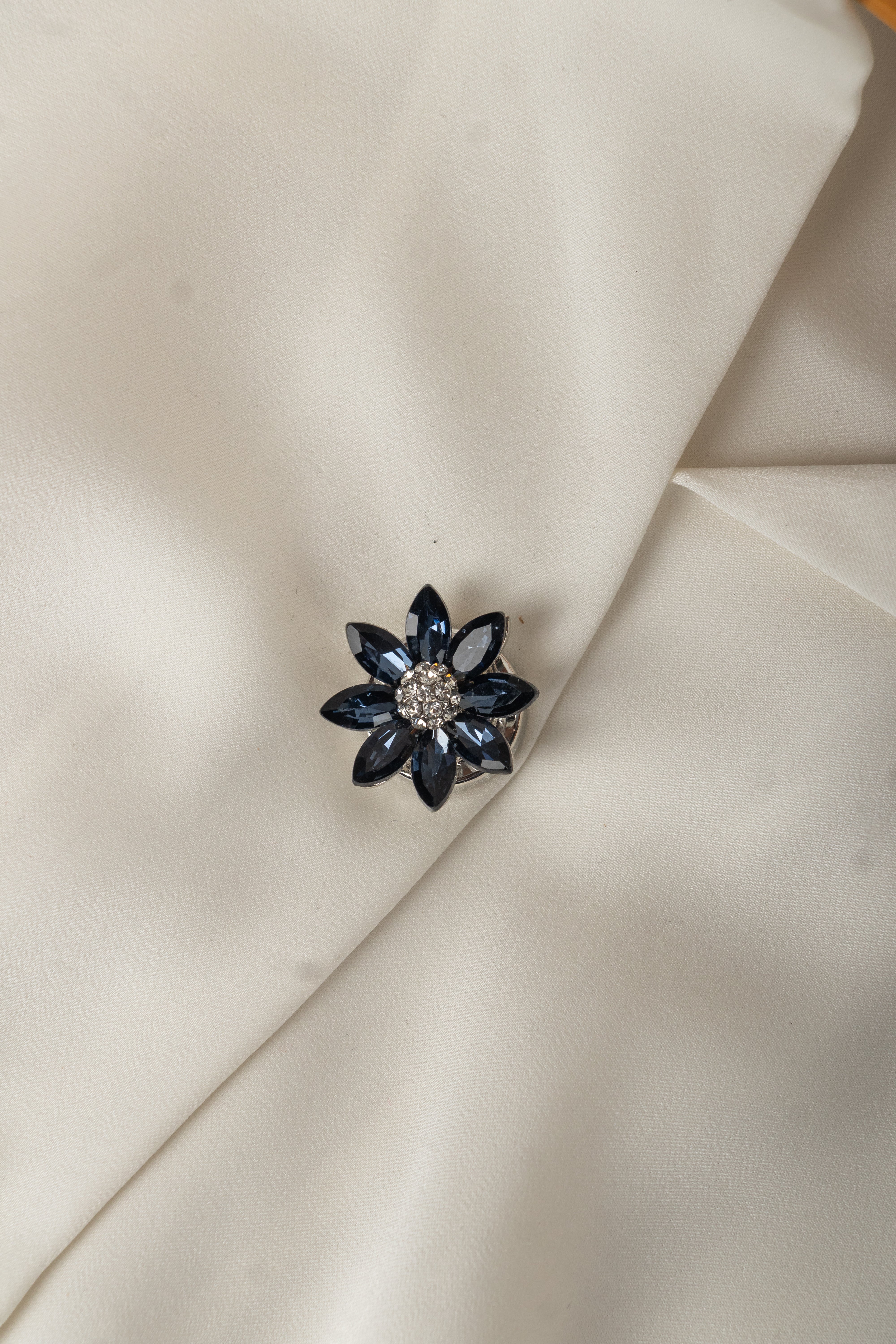 Daisy- Pastel Daisy Motif for Cheerful Touch