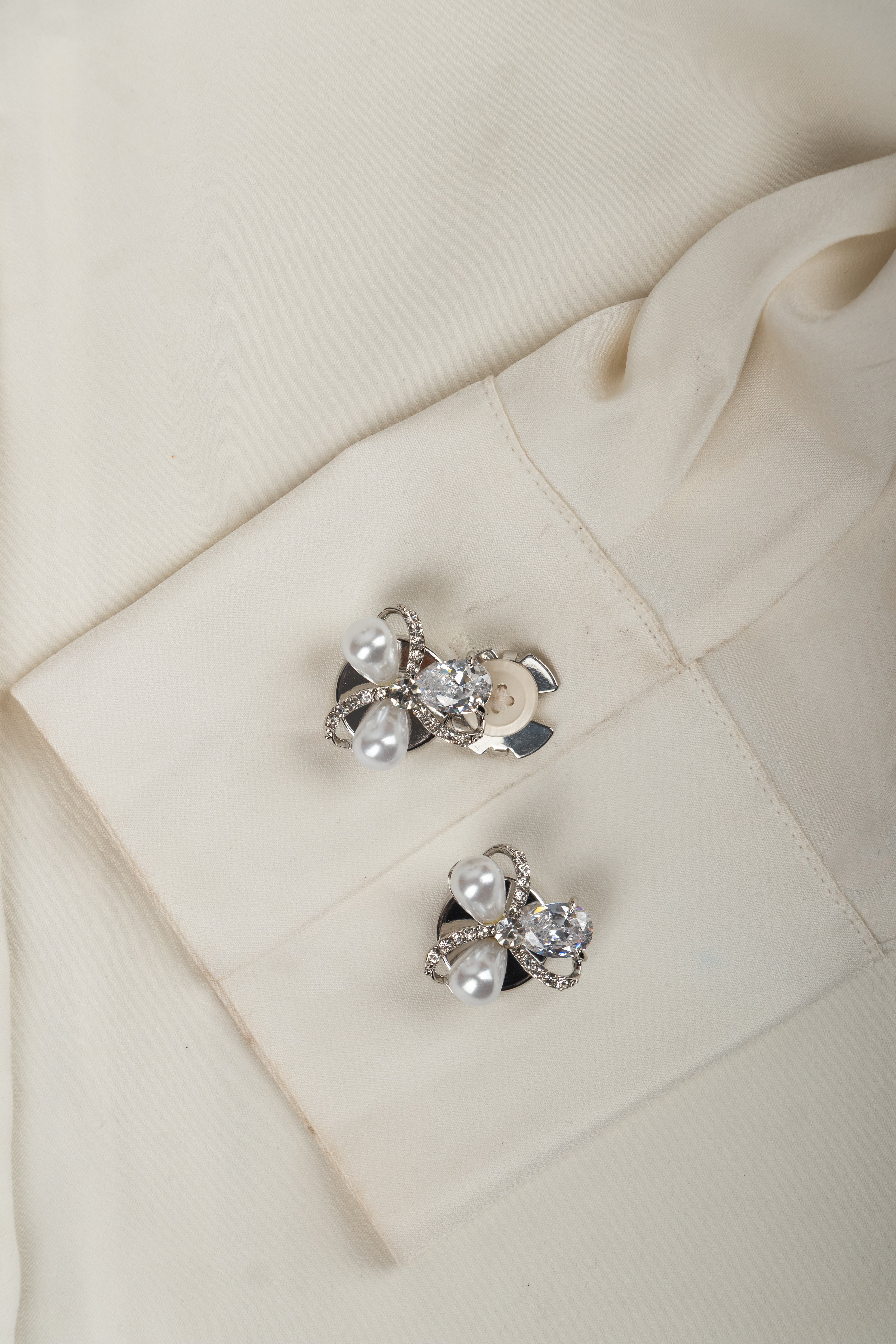 Pearl Empress- Luminous, Majestic Pearl Design