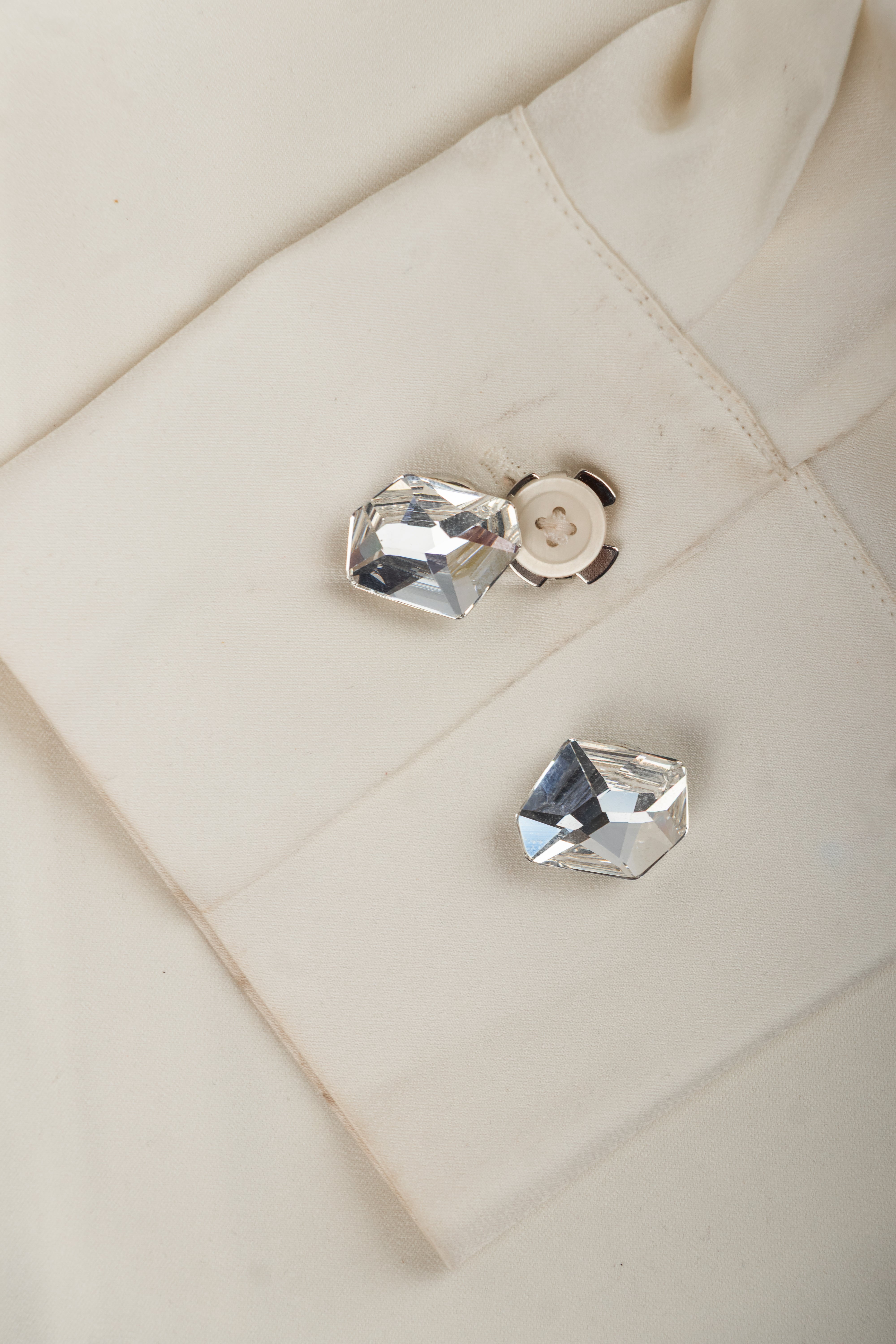 Crystal- A luminous sparkle for an elegant finish