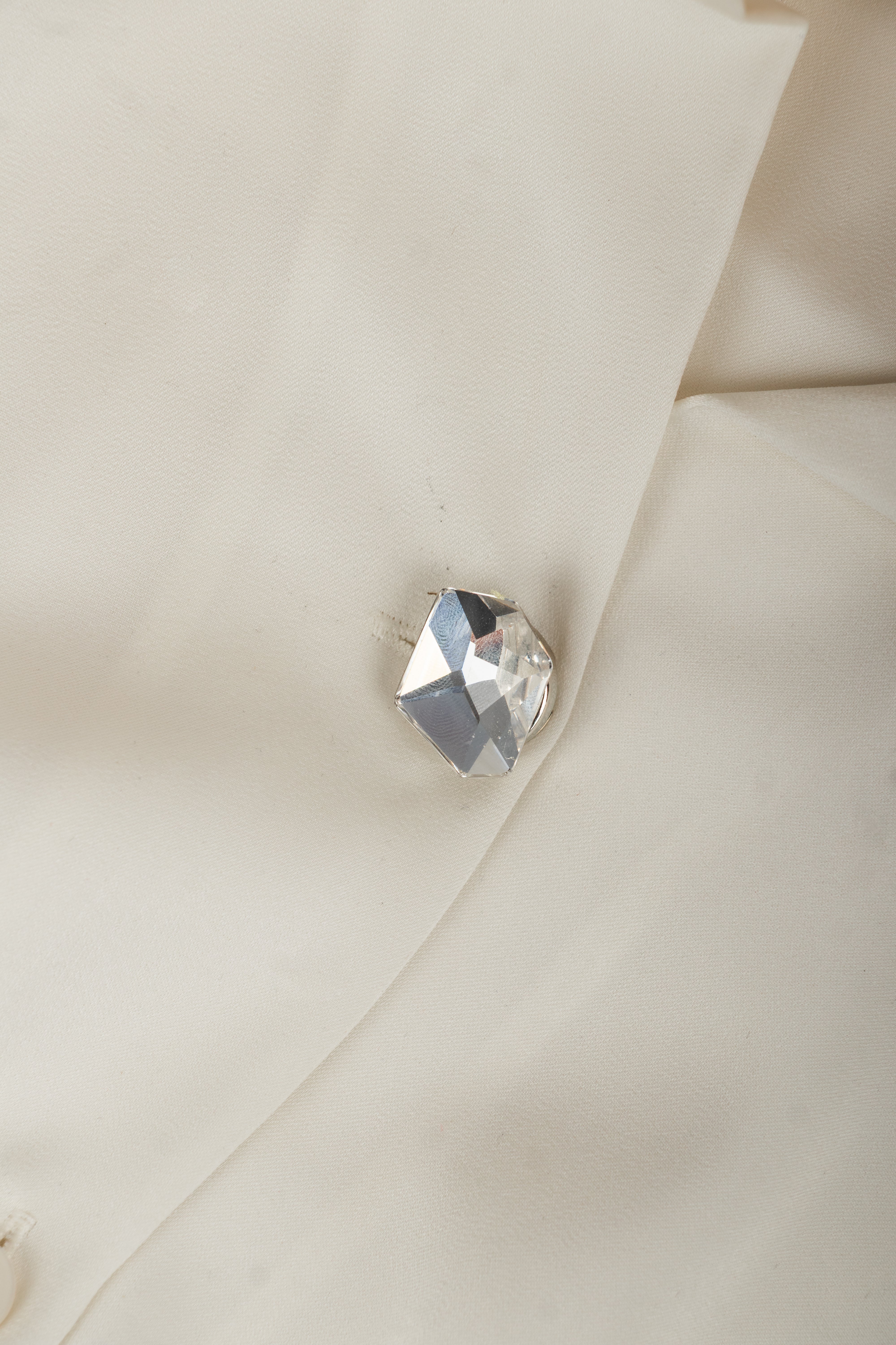 Crystal- A luminous sparkle for an elegant finish